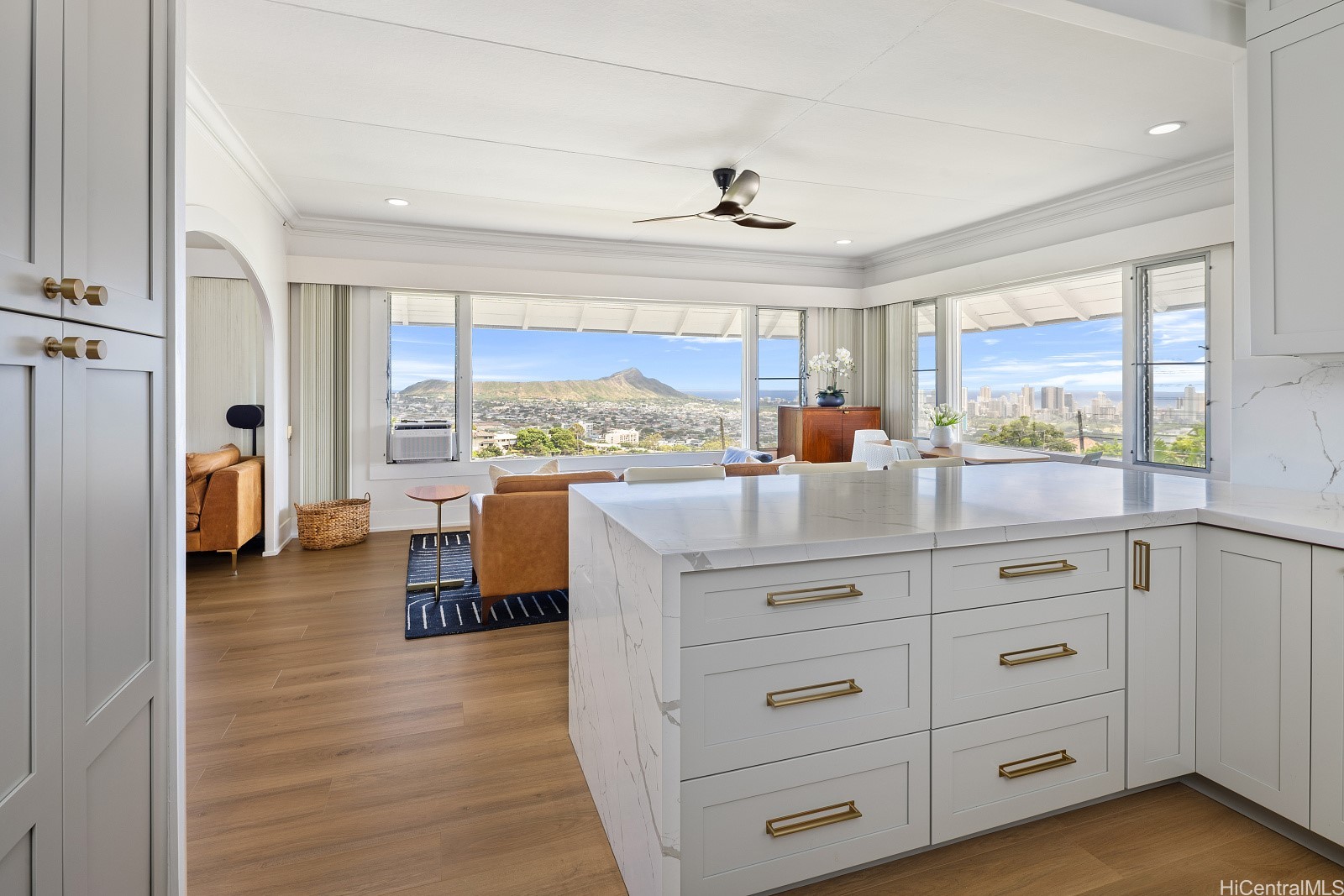 カハラ・ワイアラエ | 1615 St Louis Drive, Honolulu, HI 96816