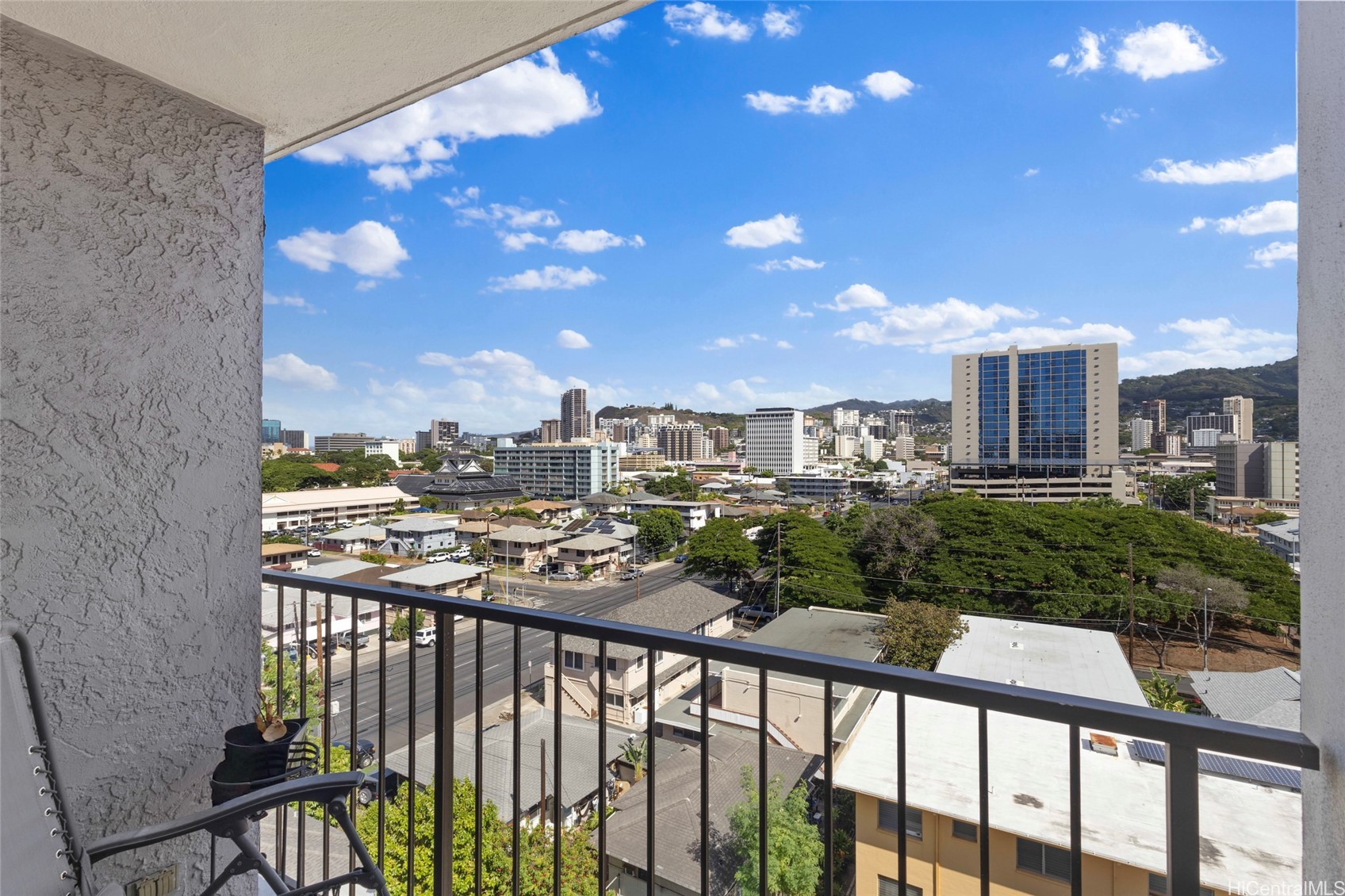 アラモアナ | 725 Piikoi Street, Honolulu, HI 96814