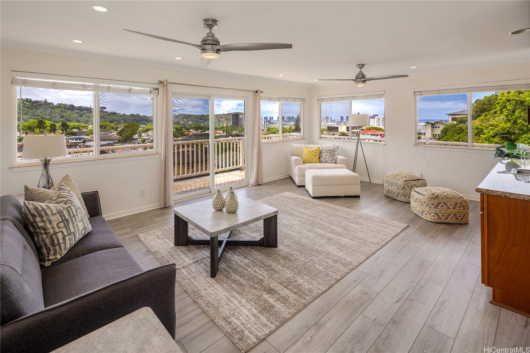 カカアコ・ダウンタウン | 718 Alewa Drive, Honolulu, HI 96817