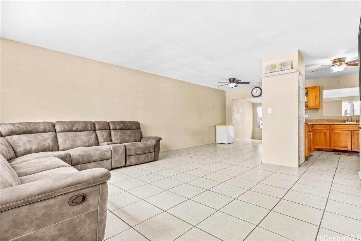 エバ | 91-623 Kilaha Street, Ewa Beach, HI 96706
