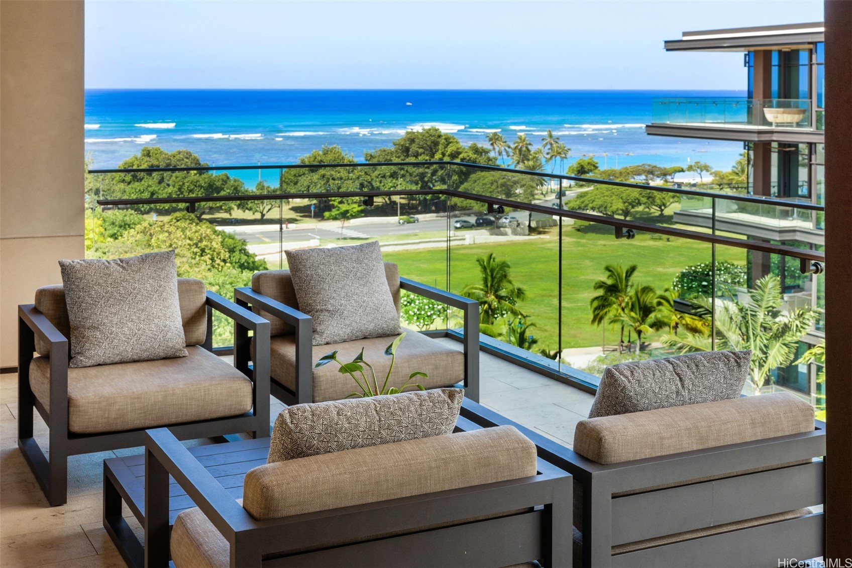 アラモアナ | 1388 Ala Moana Boulevard, Honolulu, HI 96814