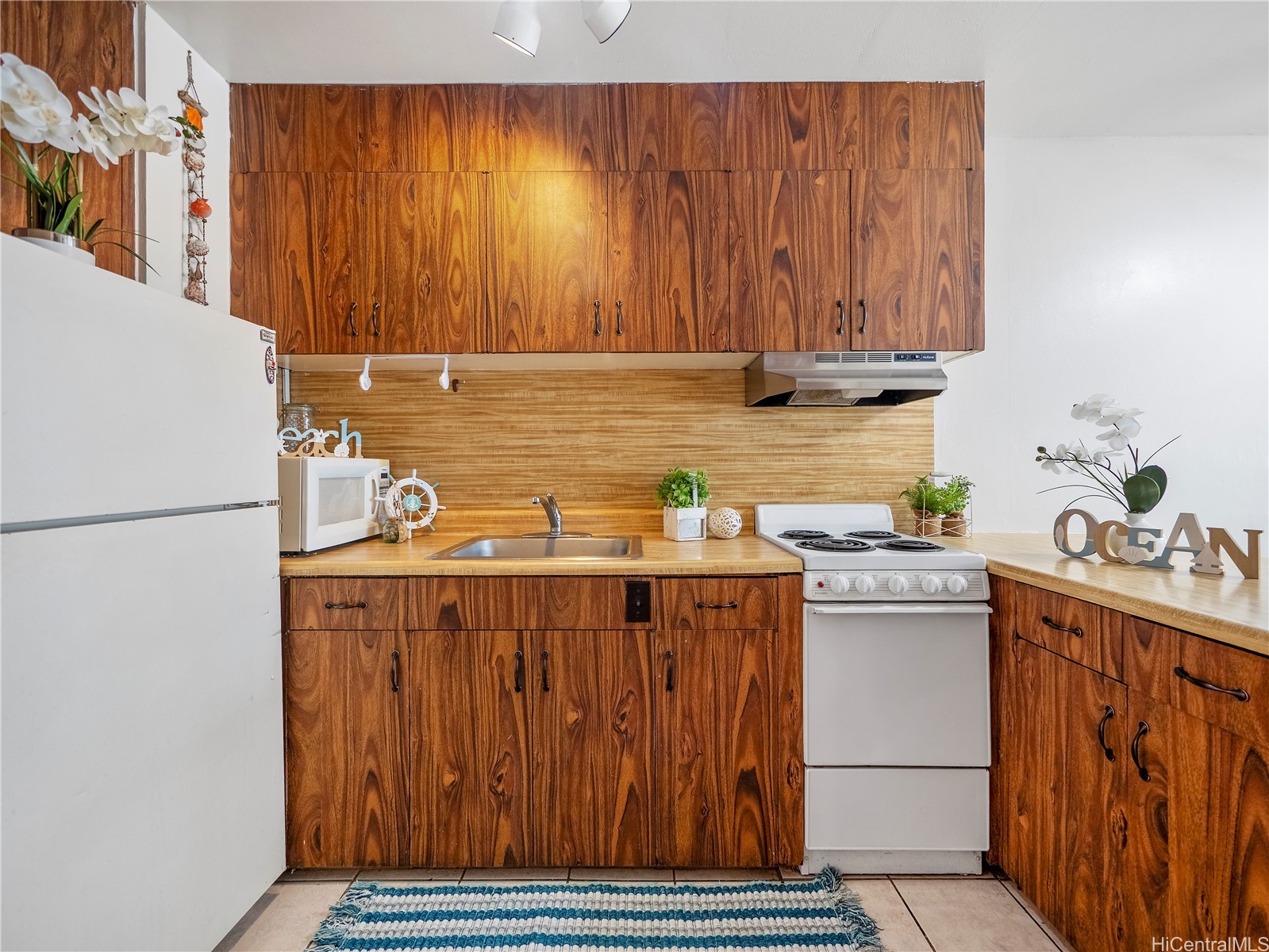 ワイキキ | 222 Kaiulani Avenue, Honolulu, HI 96815