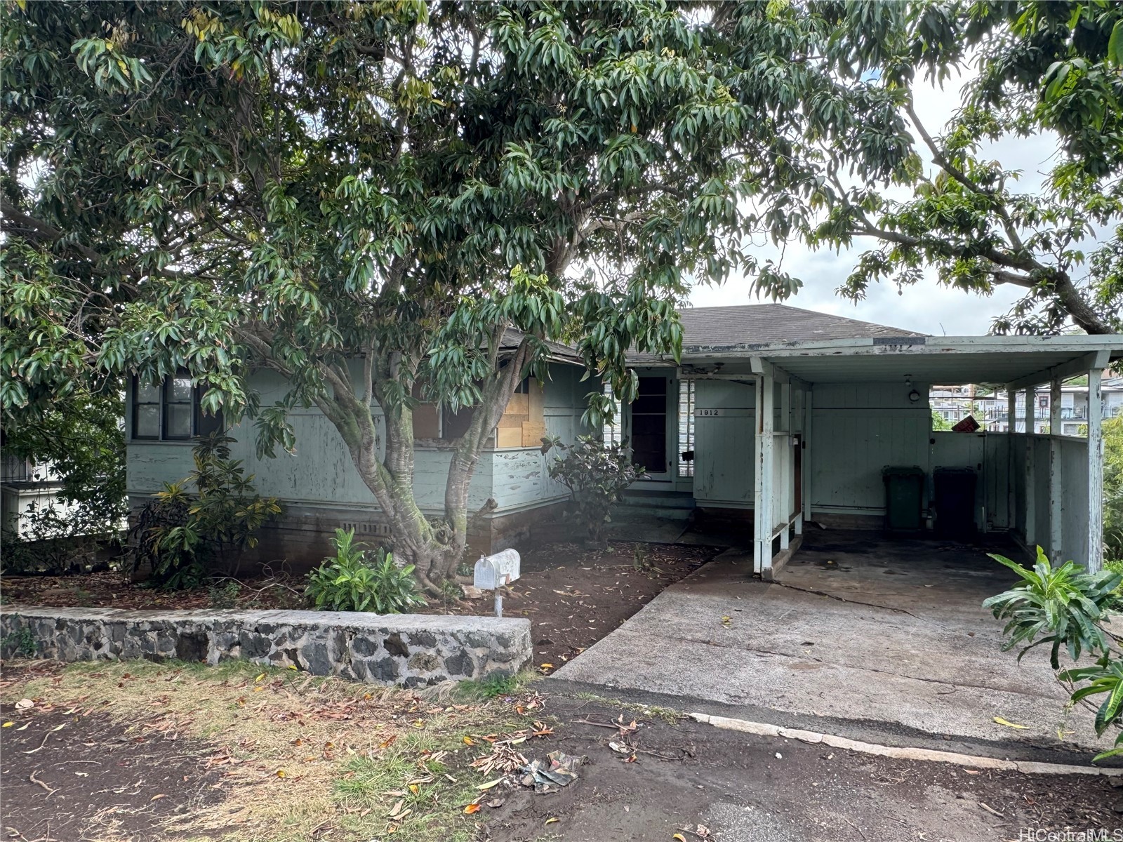 カカアコ・ダウンタウン | 1912 Aupuni Street, Honolulu, HI 96817