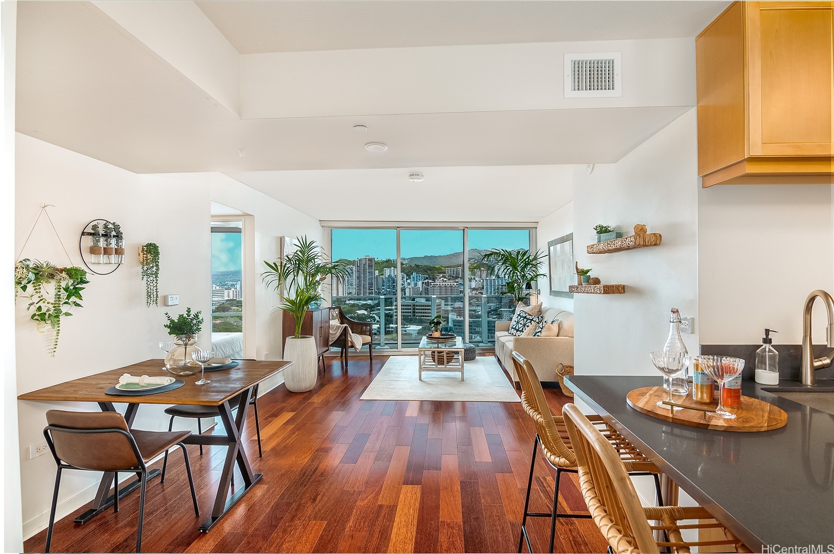 カカアコ・ダウンタウン | 1296 Kapiolani Boulevard, Honolulu, HI 96814