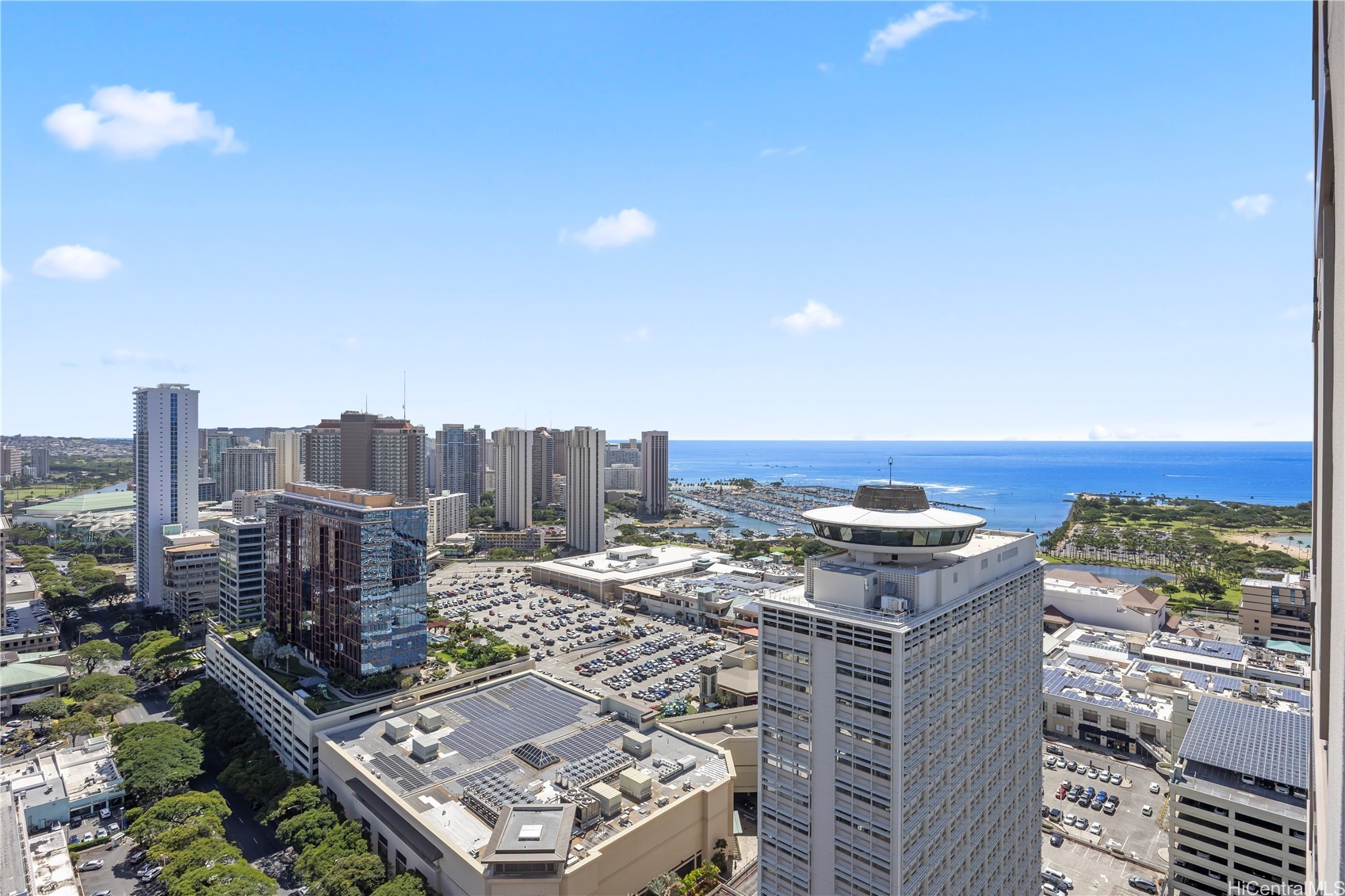 アラモアナ | 1390 Kapiolani Boulevard, Honolulu, HI 96814