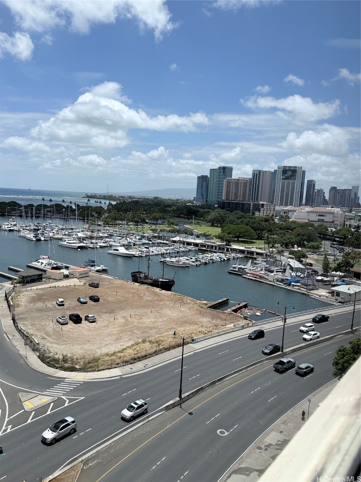 ワイキキ | 1676 Ala Moana Boulevard, Honolulu, HI 96815