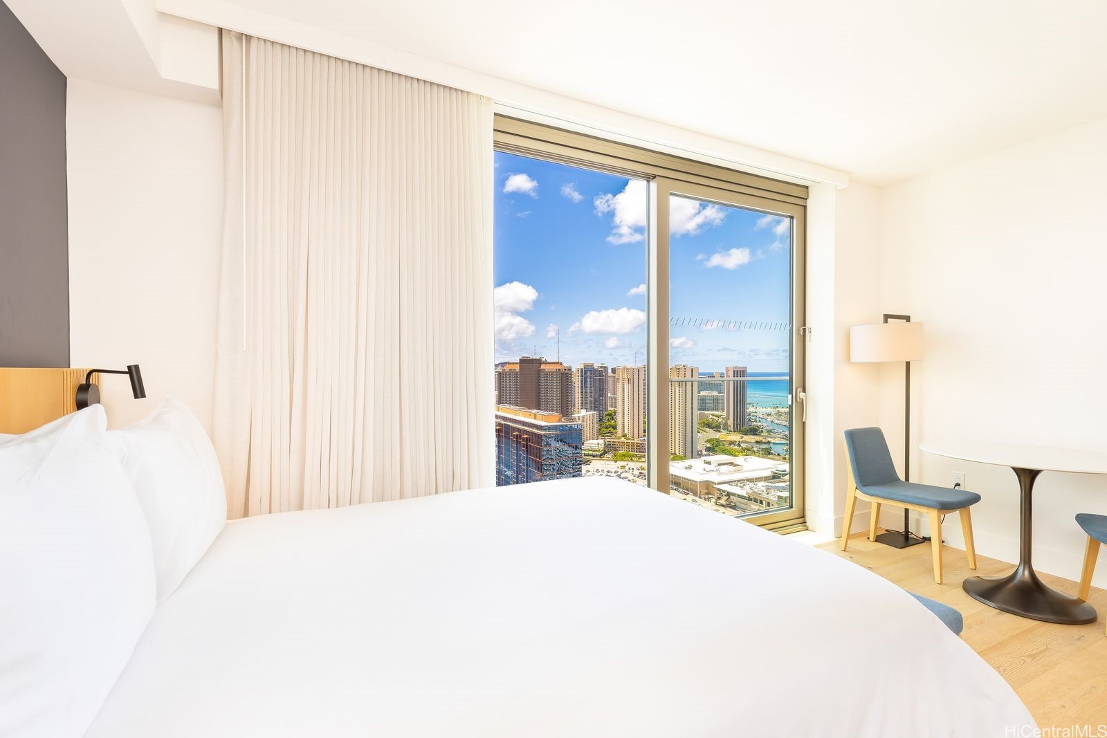 アラモアナ | 1390 Kapiolani Boulevard, Honolulu, HI 96814