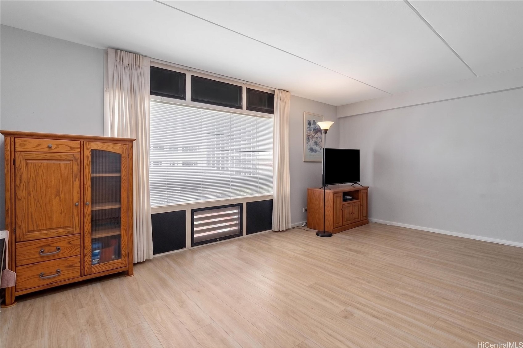カカアコ・ダウンタウン | 910 Ahana Street, Honolulu, HI 96814