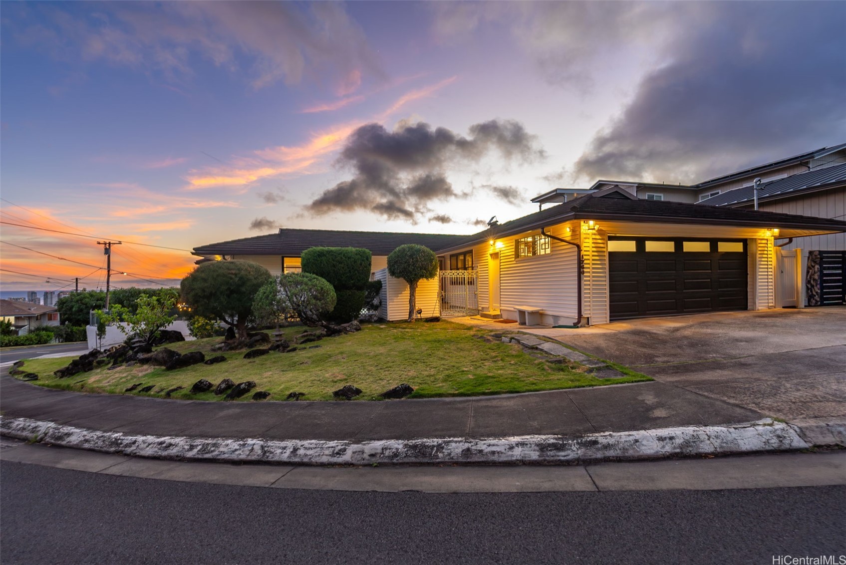 カハラ・ワイアラエ | 1766 St Louis Drive, Honolulu, HI 96816