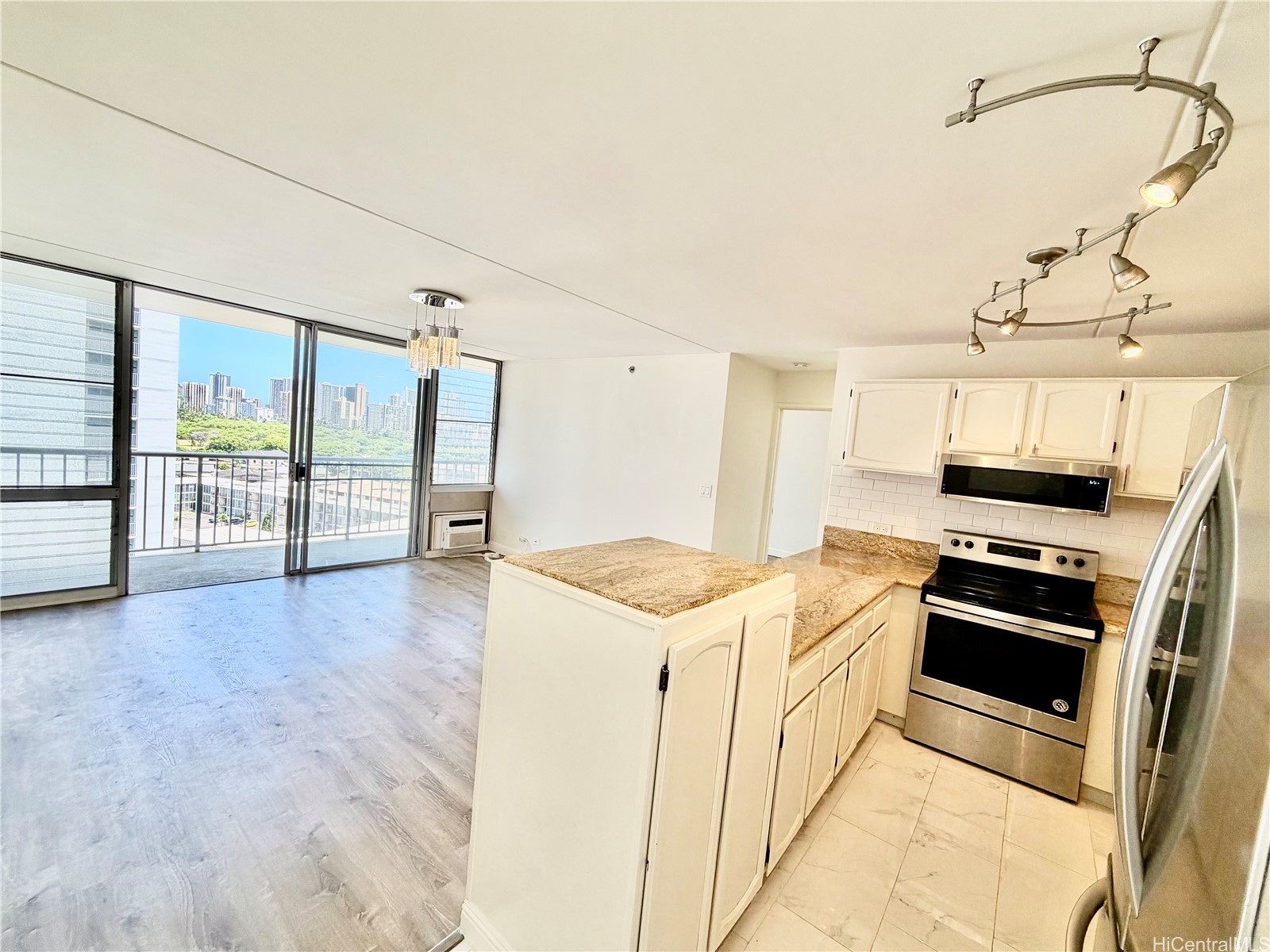 ワイキキ | 2522 Date Street, Honolulu, HI 96826