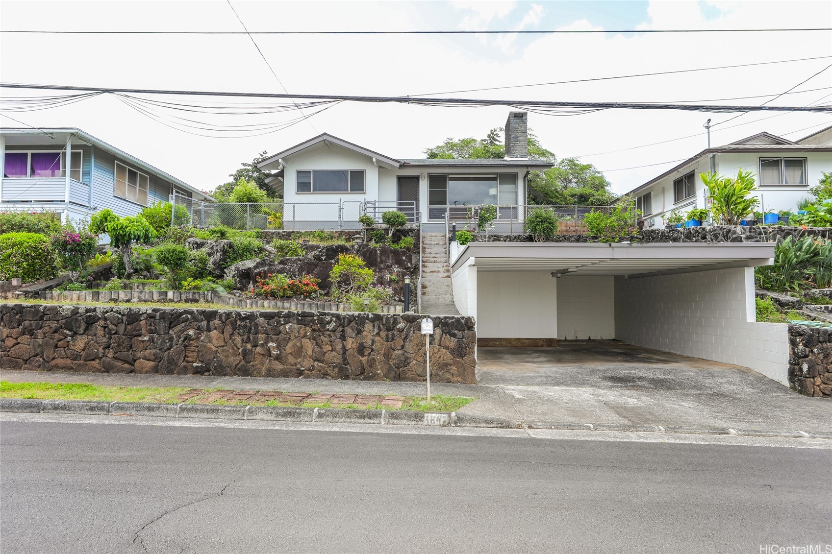 ソルトレイク | 1647 Ala Amoamo Street, Honolulu, HI 96819
