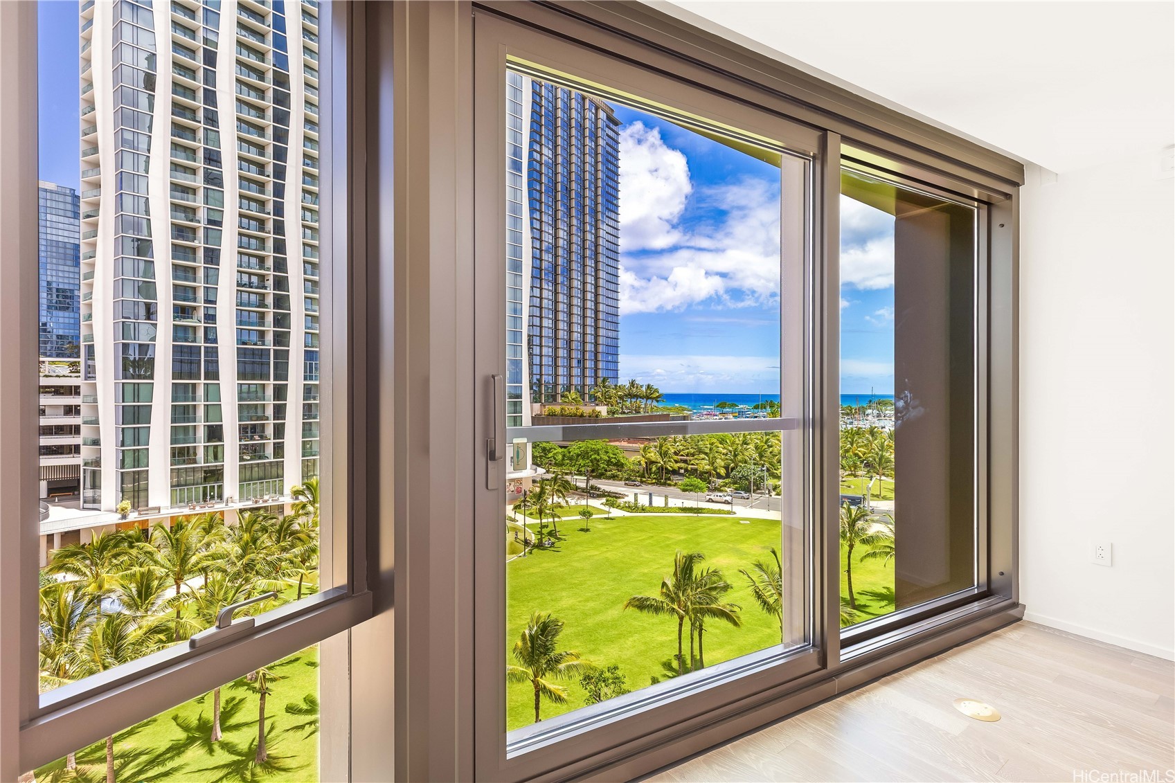 カカアコ・ダウンタウン | 333 Ward Avenue, Honolulu, HI 96814