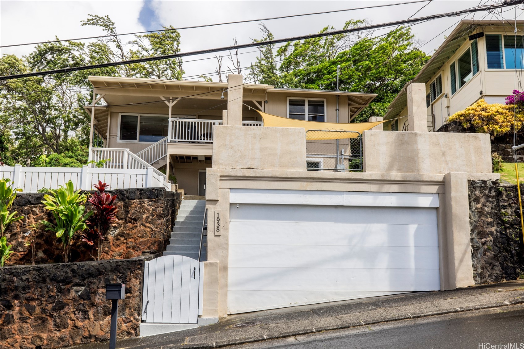 カハラ・ワイアラエ | 1938 Bertram Street, Honolulu, HI 96816