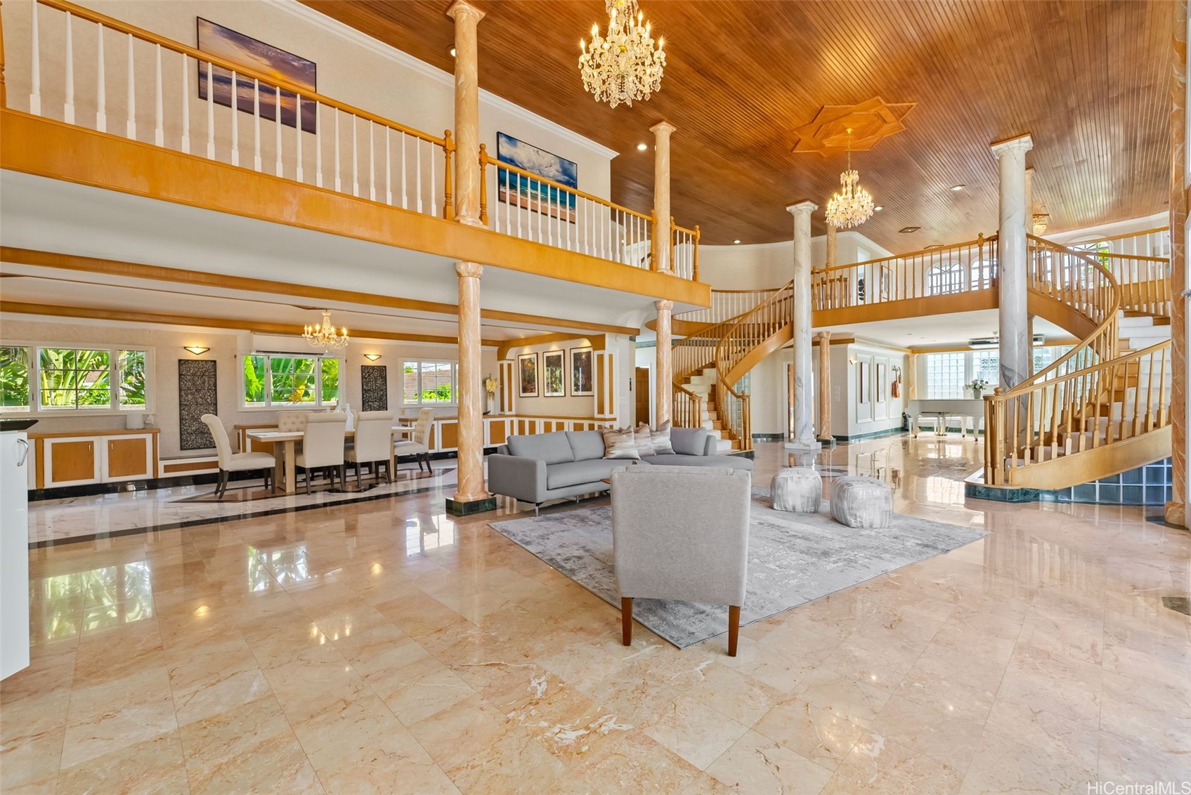 カハラ・ワイアラエ | 4327 Kilauea Avenue, Honolulu, HI 96816