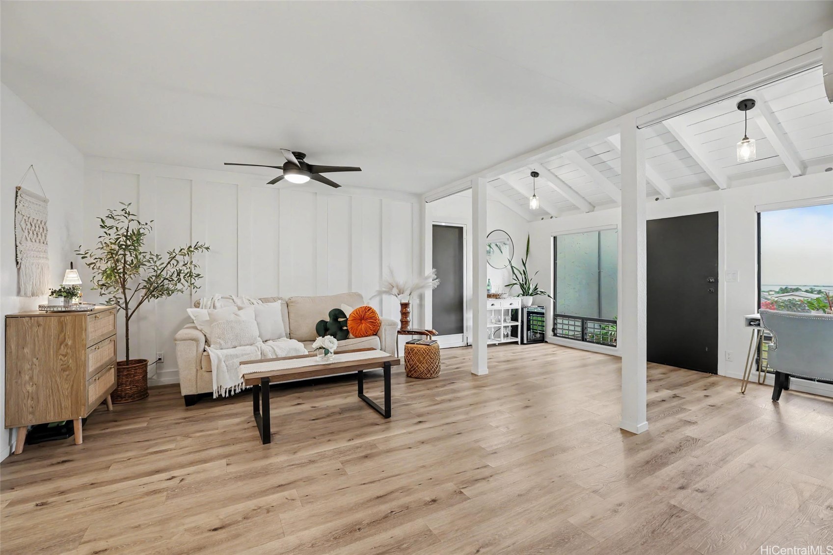 ソルトレイク | 98-1698 Kaahumanu Street, Pearl City, HI 96782
