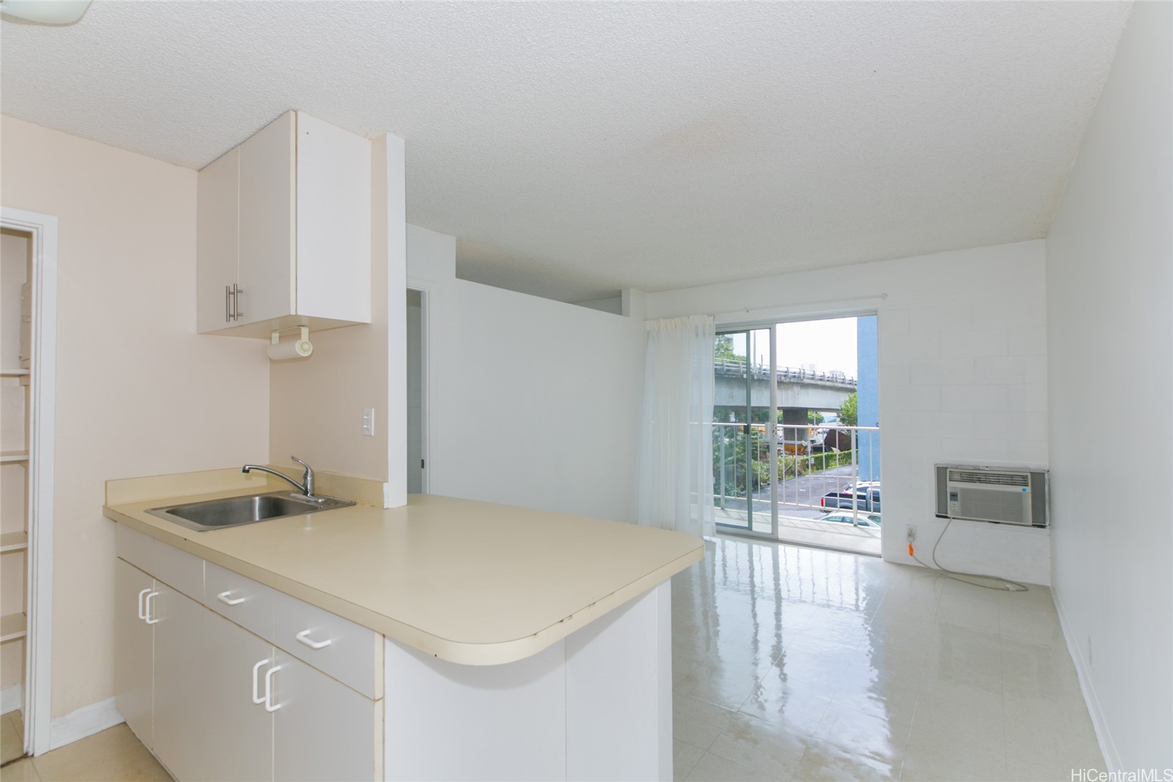 2873 King Street, Honolulu, HI 96826