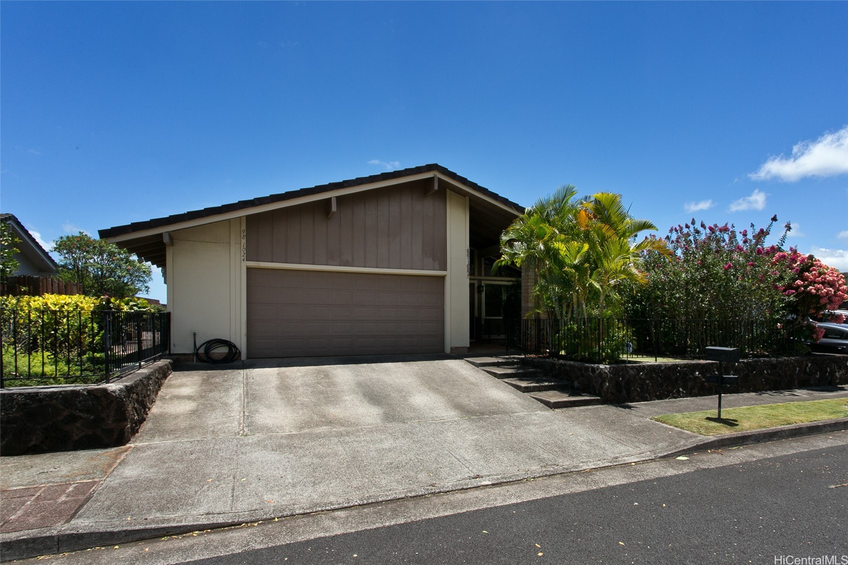 ソルトレイク | 98-1024 Oliwa Street, Aiea, HI 96701