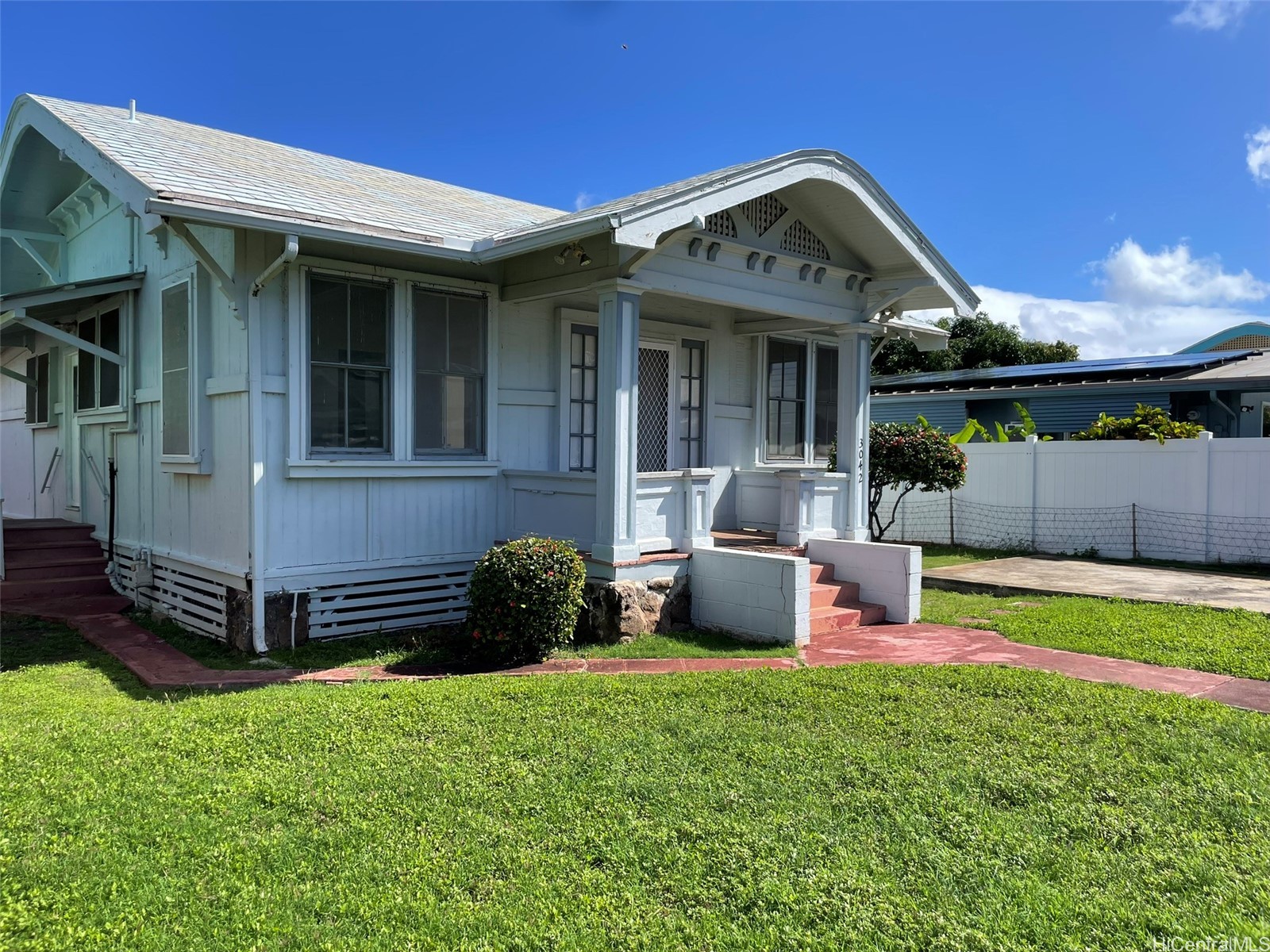カハラ・ワイアラエ | 3042 Makini Street, Honolulu, HI 96815