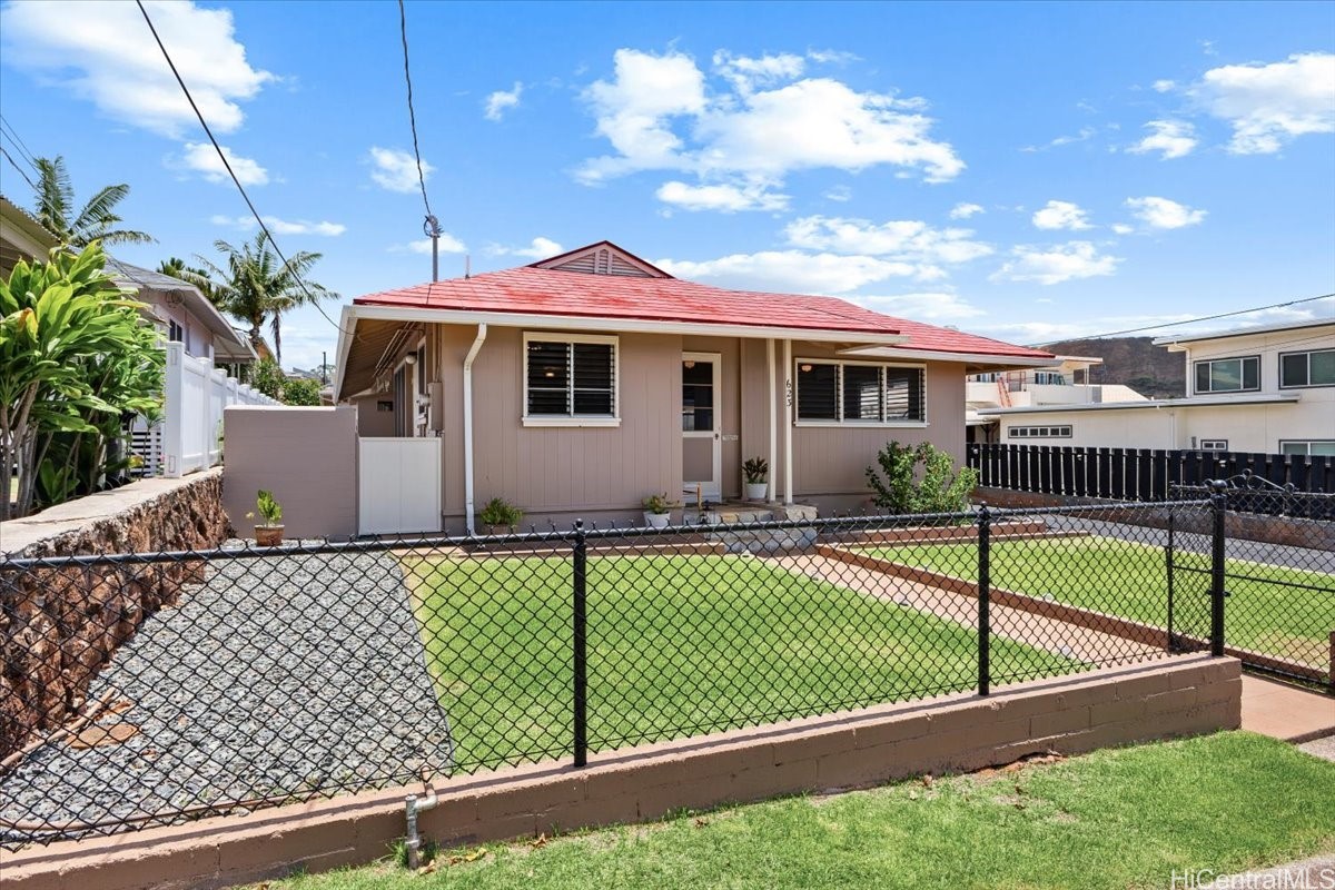 カハラ・ワイアラエ | 623 10th Avenue, Honolulu, HI 96816
