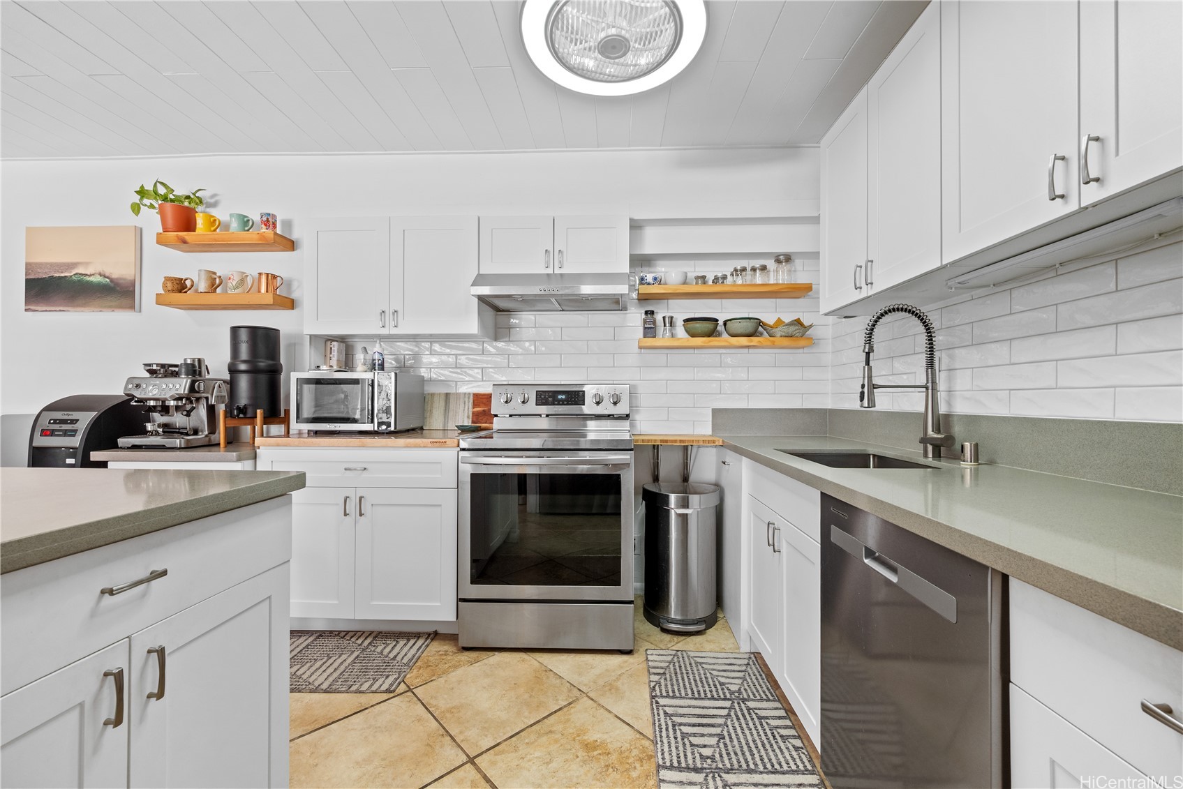 ワイキキ | 225 Kaiulani Avenue, Honolulu, HI 96815