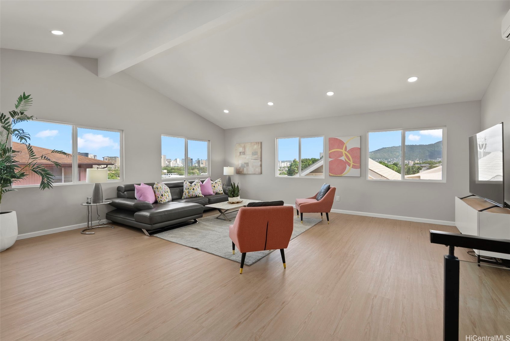 カハラ・ワイアラエ | 3331-A Herbert Street, Honolulu, HI 96815