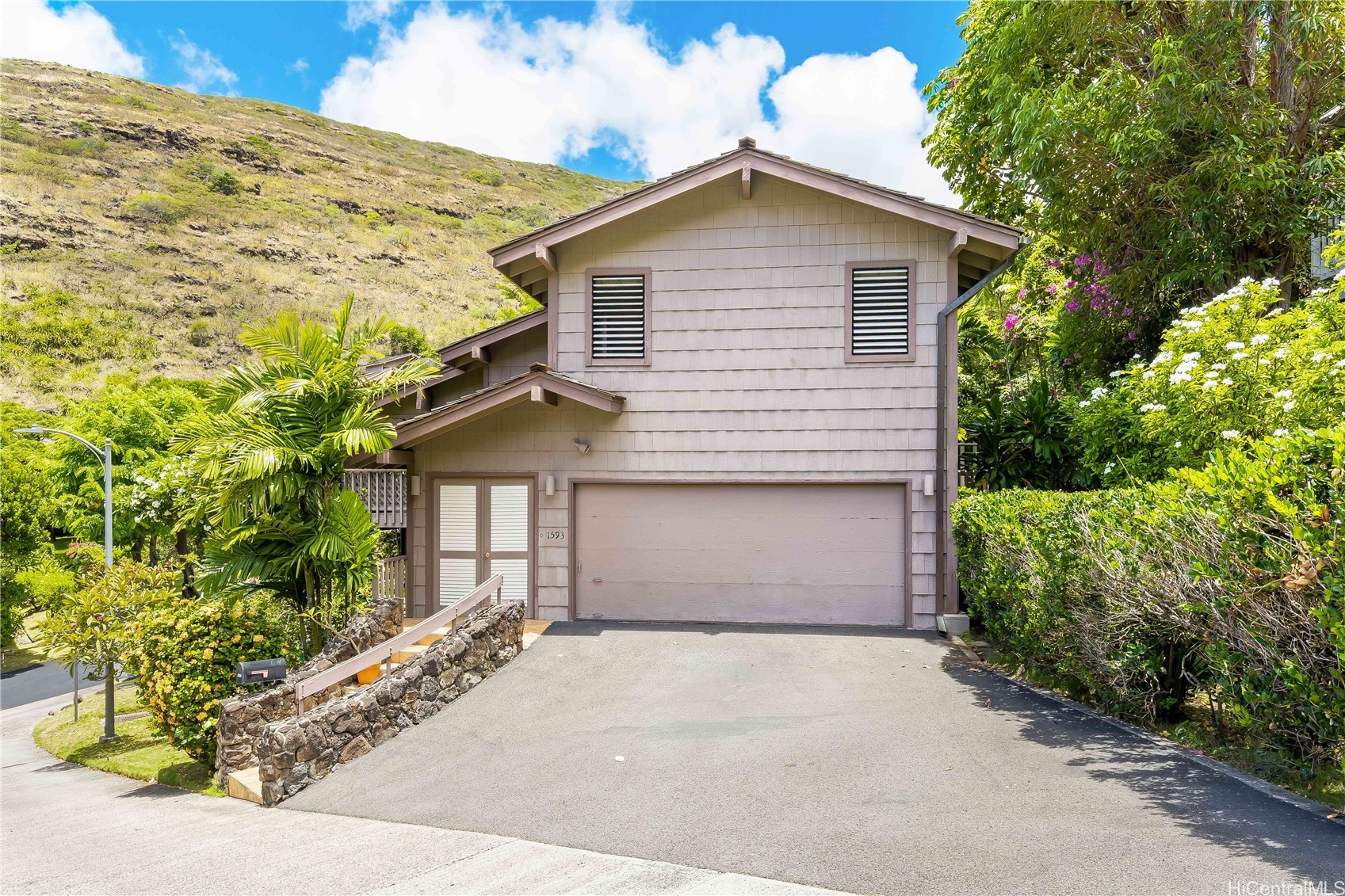 カハラ・ワイアラエ | 1593 Kalaniuka Circle, Honolulu, HI 96821