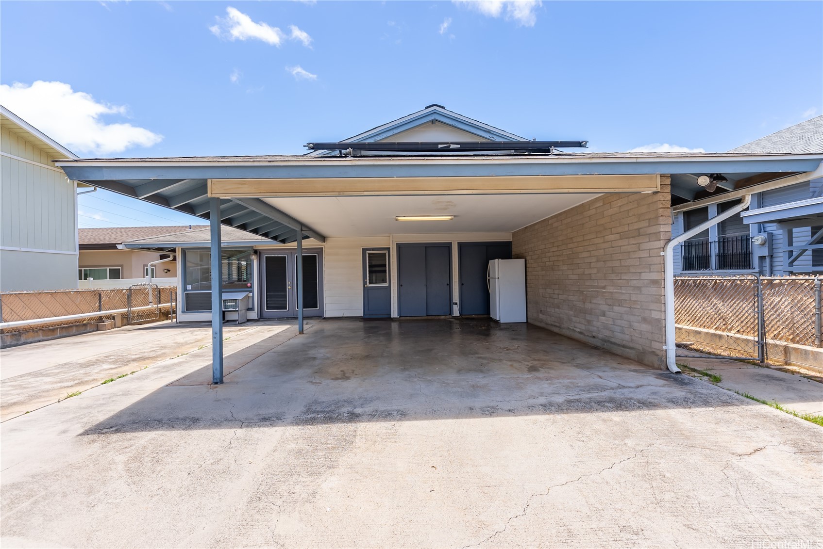 カハラ・ワイアラエ | 3012 Lakimau Street, Honolulu, HI 96815