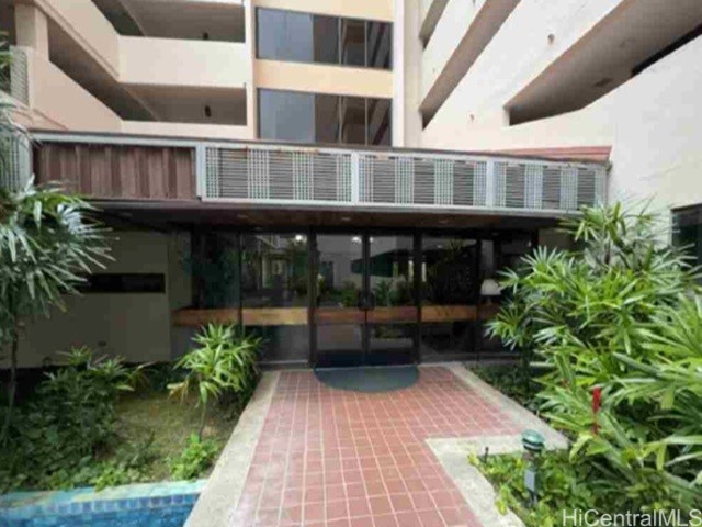 ハワイカイ | 555 Hahaione Street, Honolulu, HI 96825