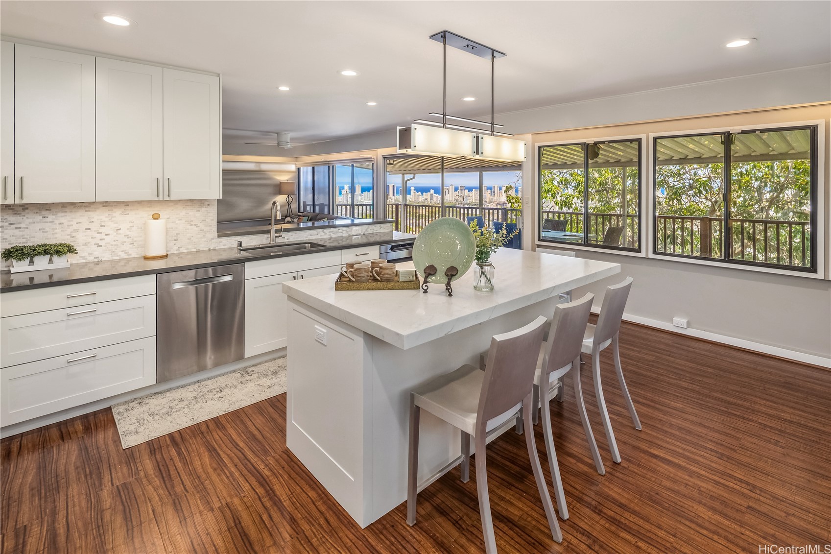 カハラ・ワイアラエ | 1516 Alencastre Street, Honolulu, HI 96816