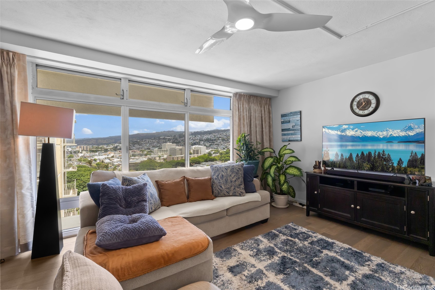 カカアコ・ダウンタウン | 1519 Nuuanu Avenue, Honolulu, HI 96817