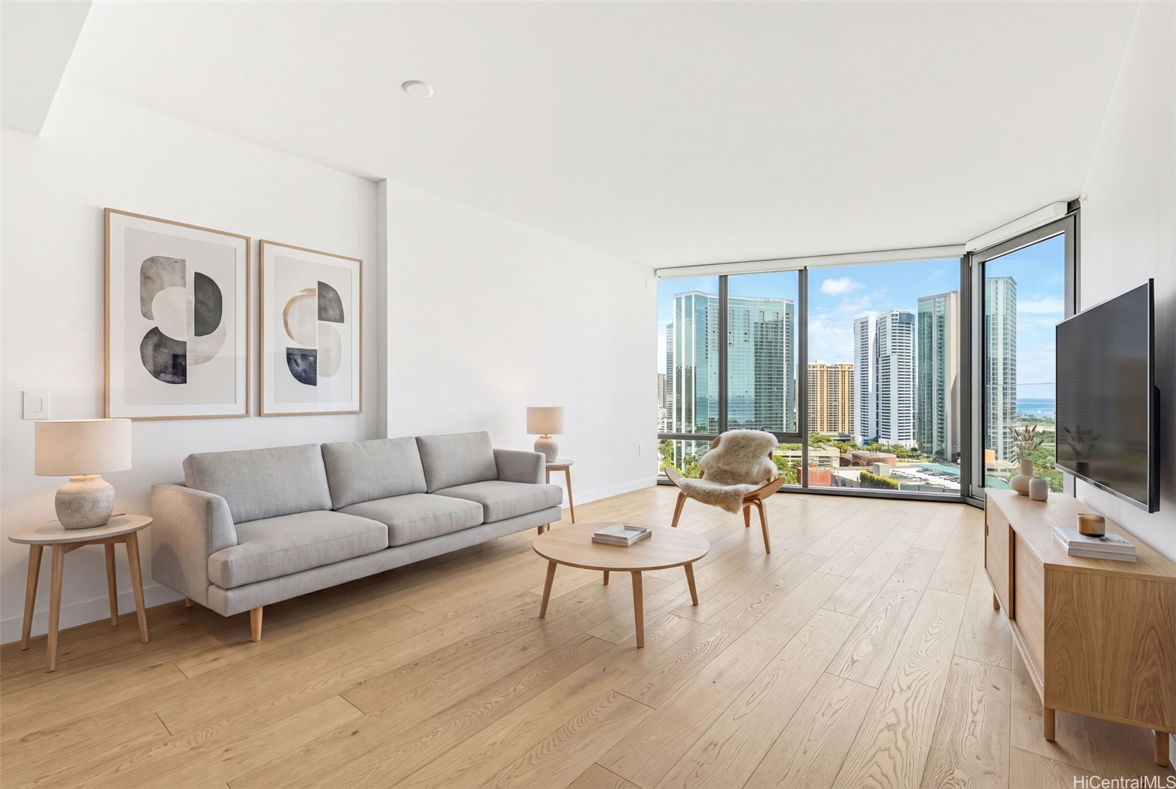 カカアコ・ダウンタウン | 1001 Queen Street, Honolulu, HI 96814