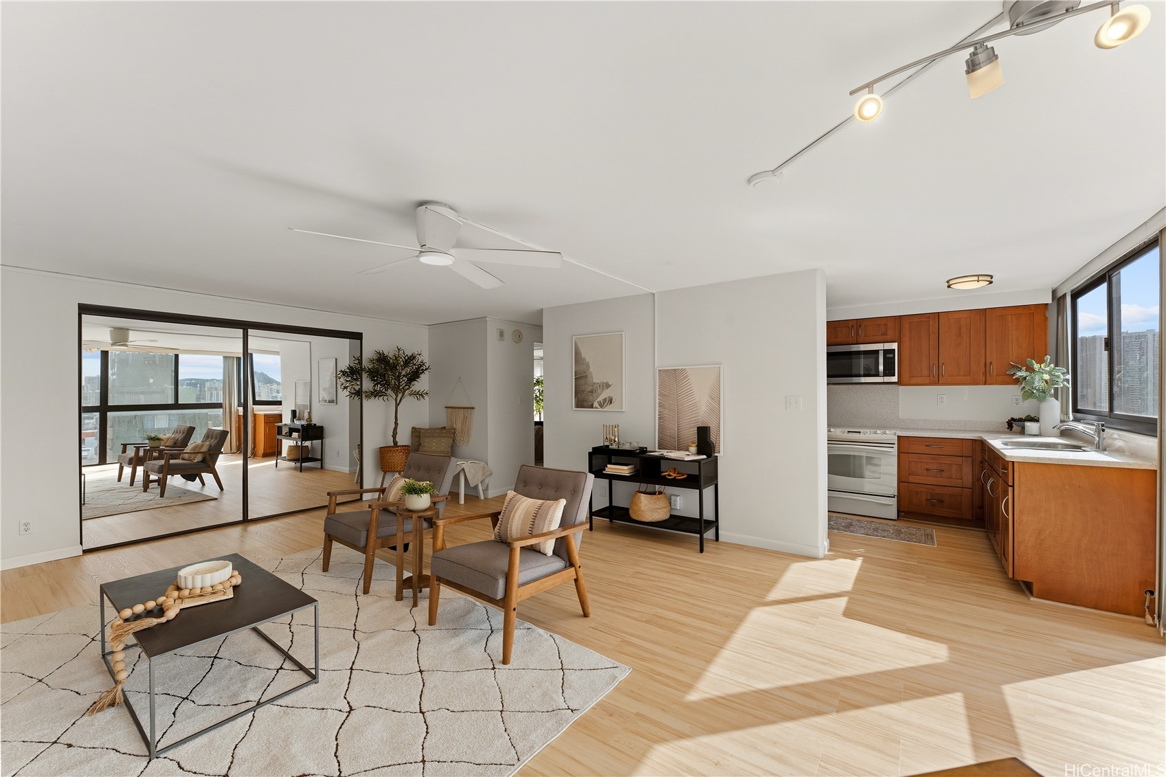 2724 Kahoaloha Lane, Honolulu, HI 96826