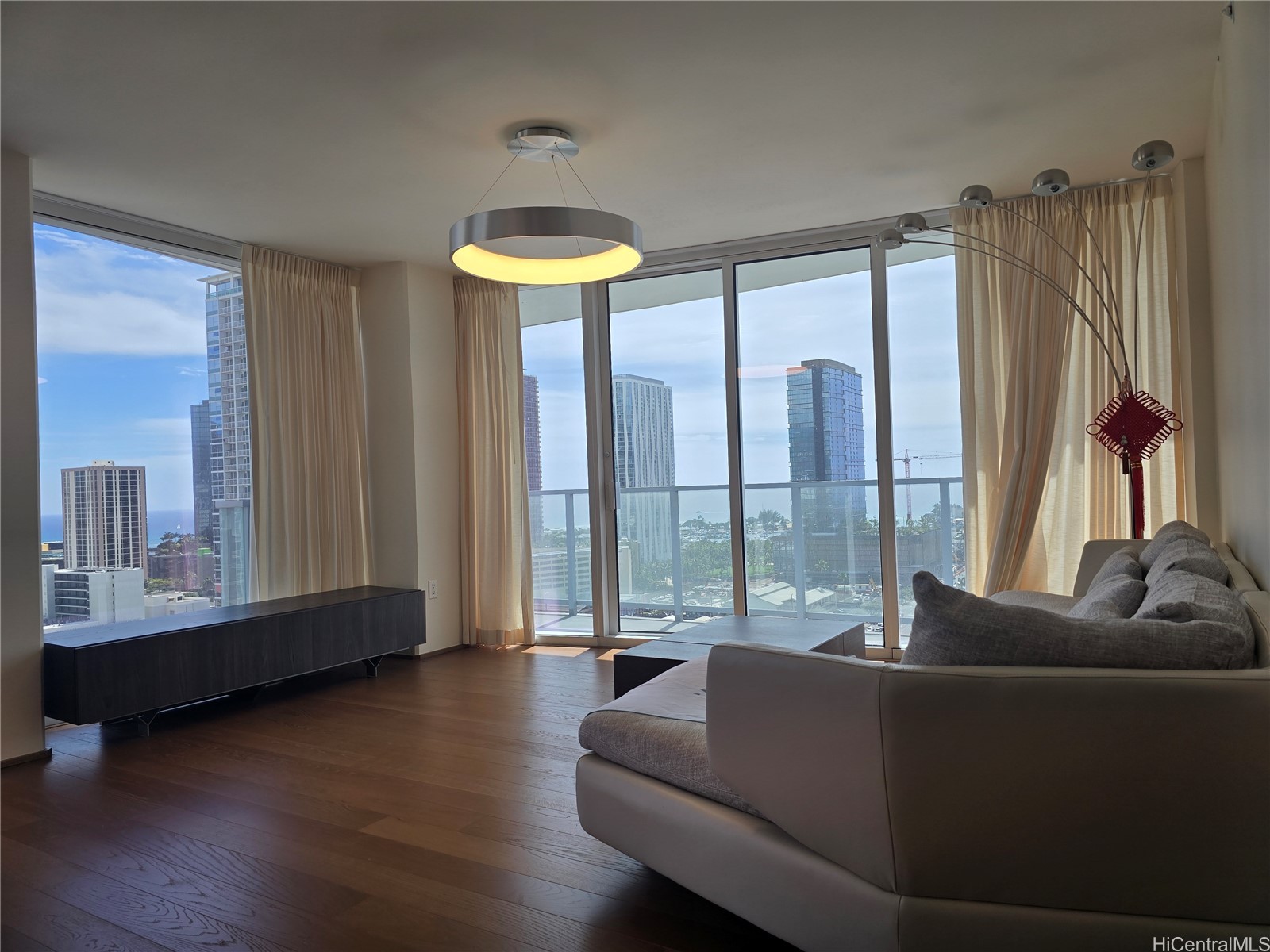 カカアコ・ダウンタウン | 888 Kapiolani Boulevard, Honolulu, HI 96813