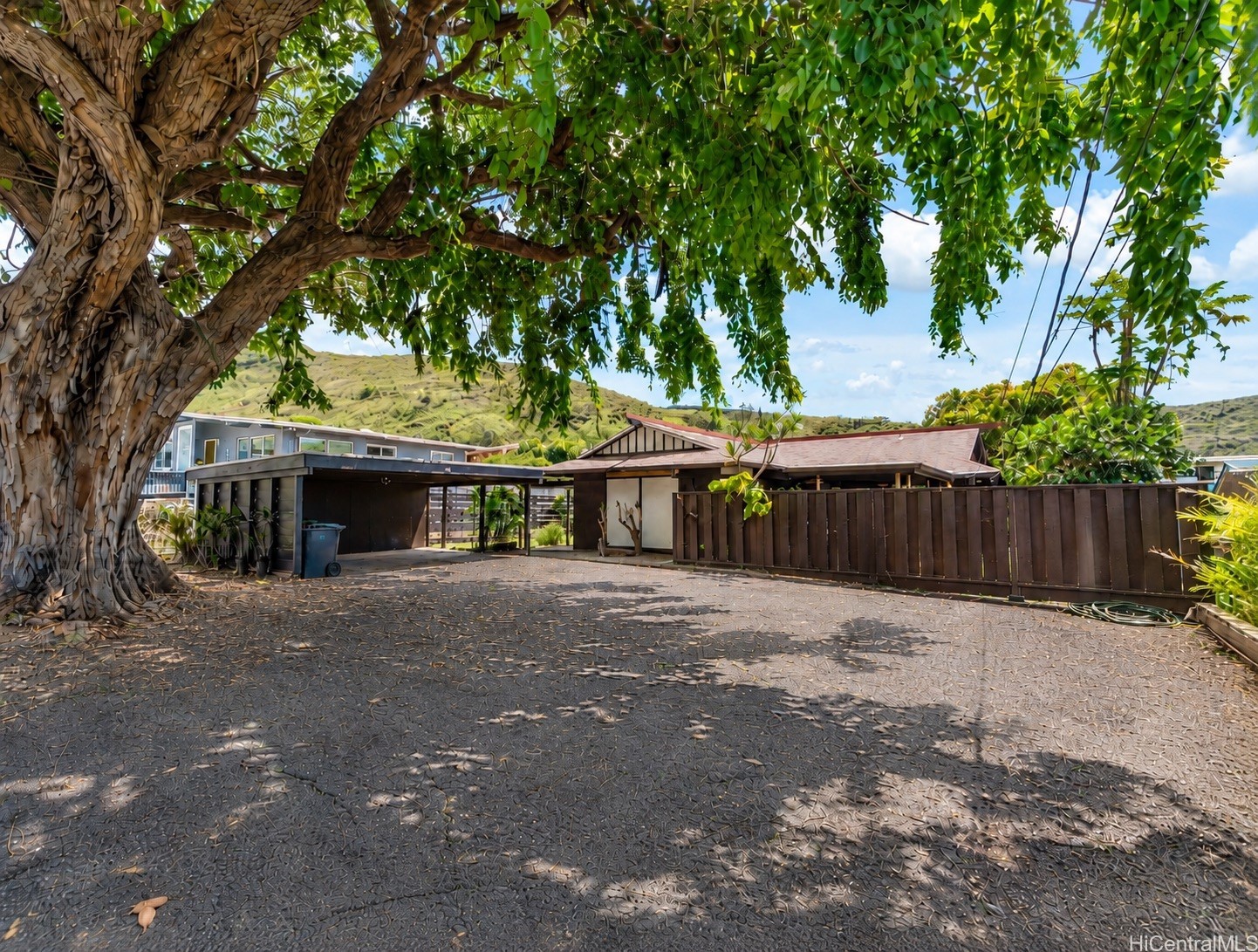 カハラ・ワイアラエ | 313 Anolani Street, Honolulu, HI 96821