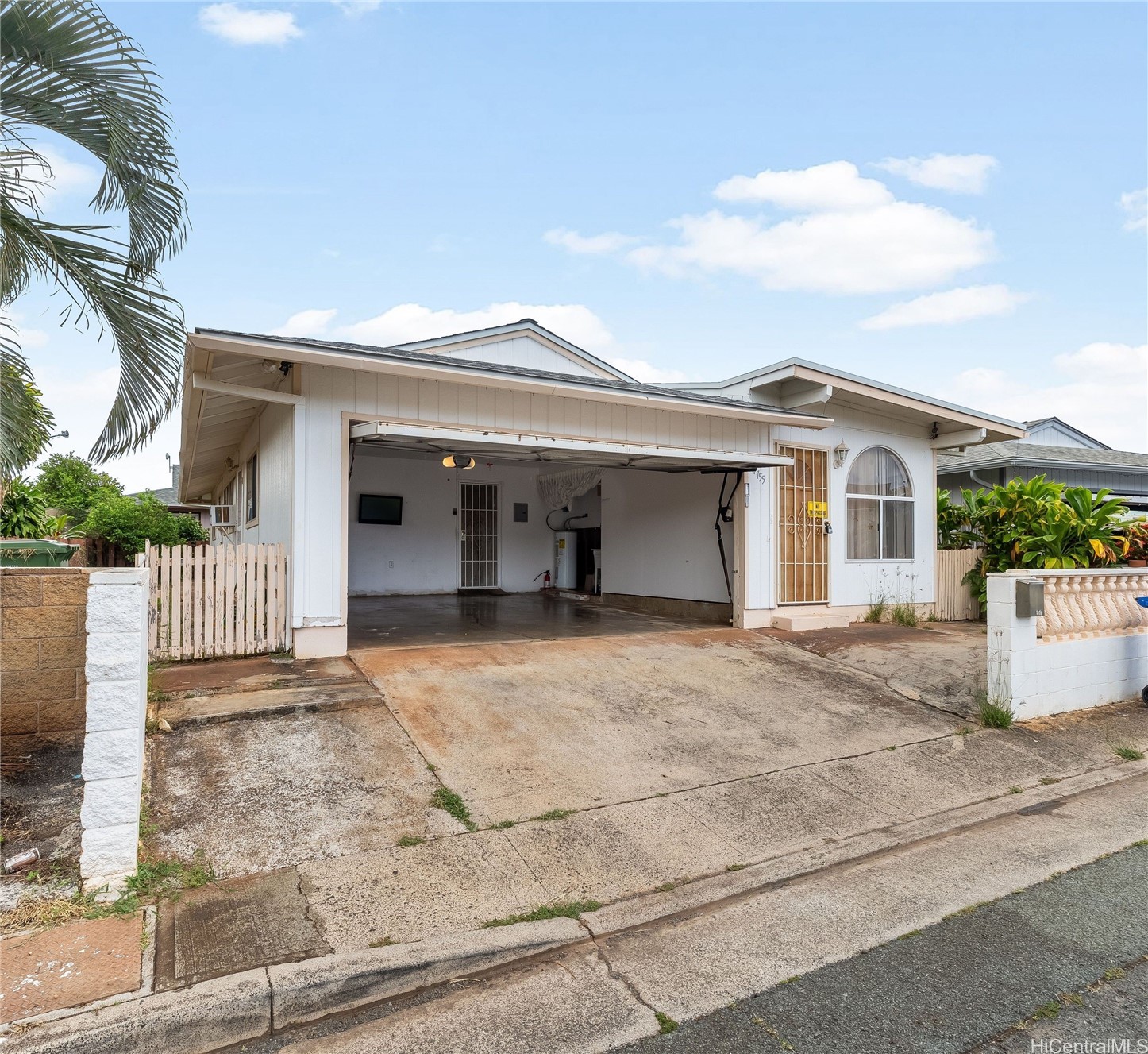 ソルトレイク | 94-155 Maaniani Way, Waipahu, HI 96797