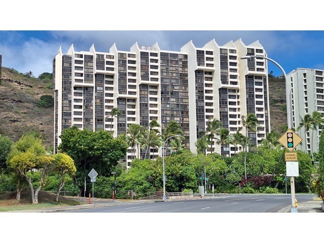 ハワイカイ | 501 Hahaione Street, Honolulu, HI 96825