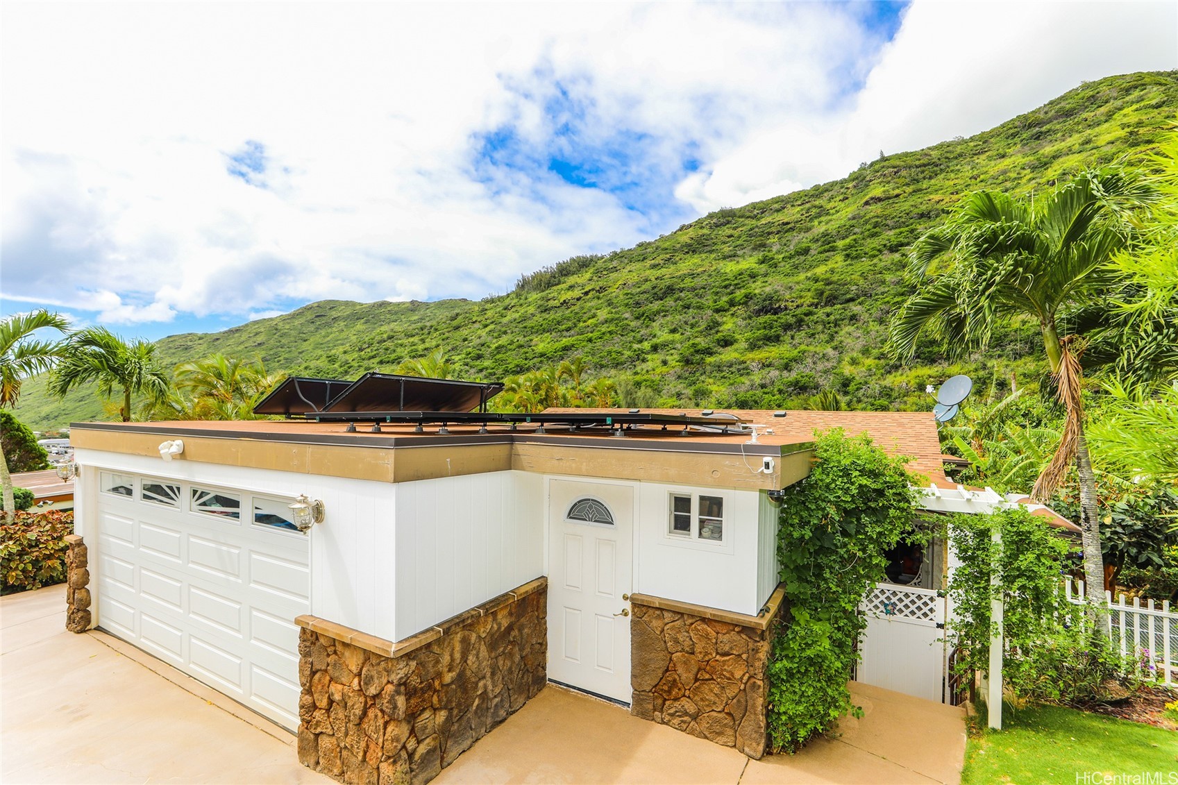カハラ・ワイアラエ | 752 Kalaau Place, Honolulu, HI 96821
