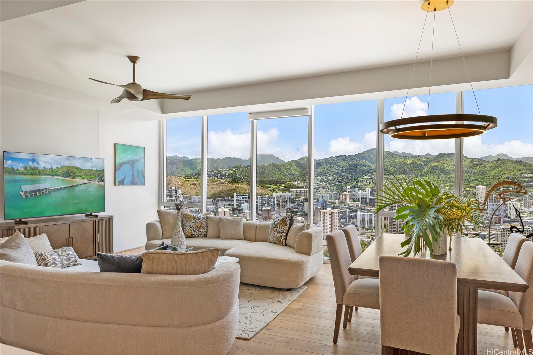 カカアコ・ダウンタウン | 888 Kapiolani Boulevard, Honolulu, HI 96813