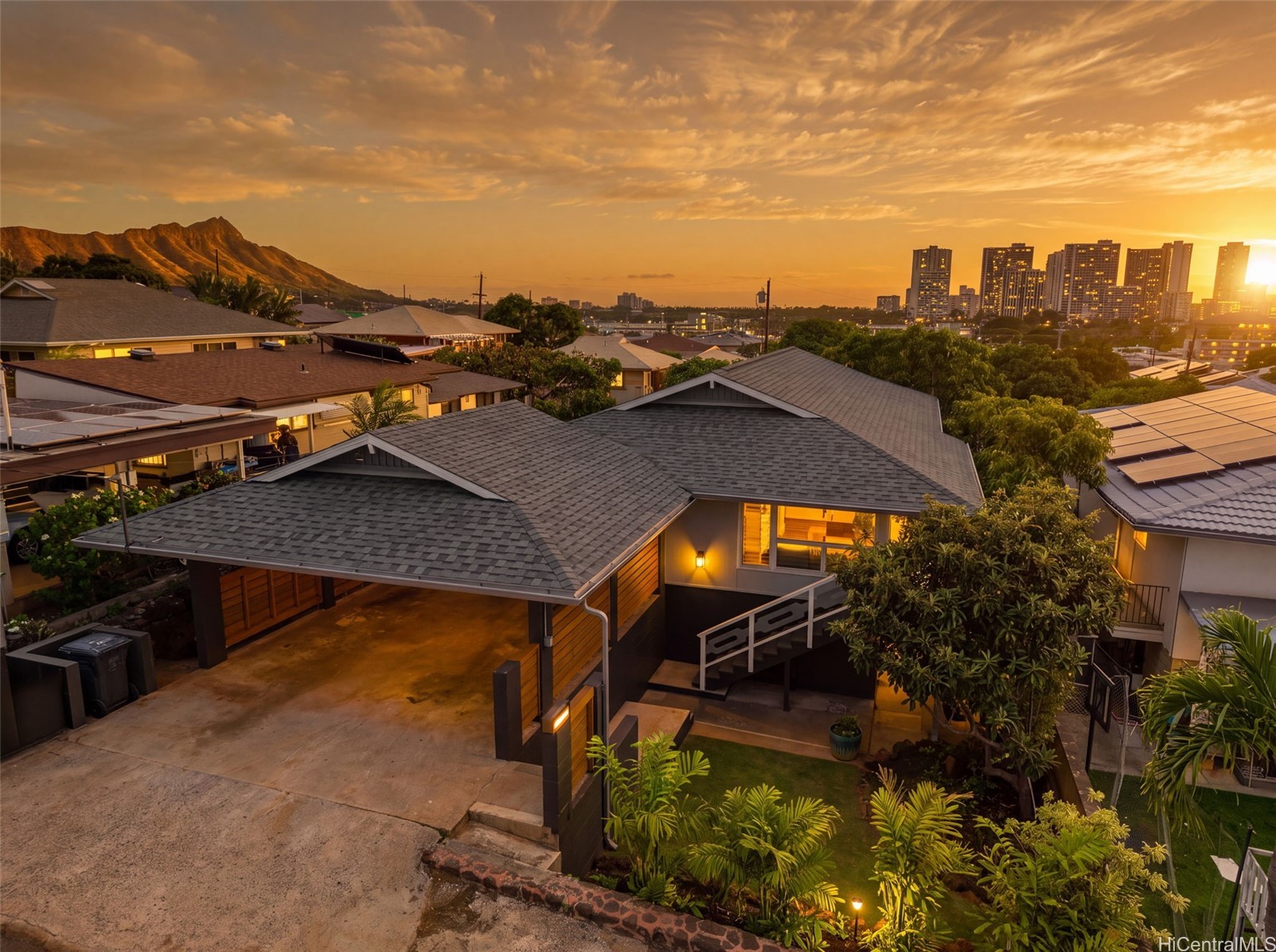 カハラ・ワイアラエ | 3237 Olu Street, Honolulu, HI 96816