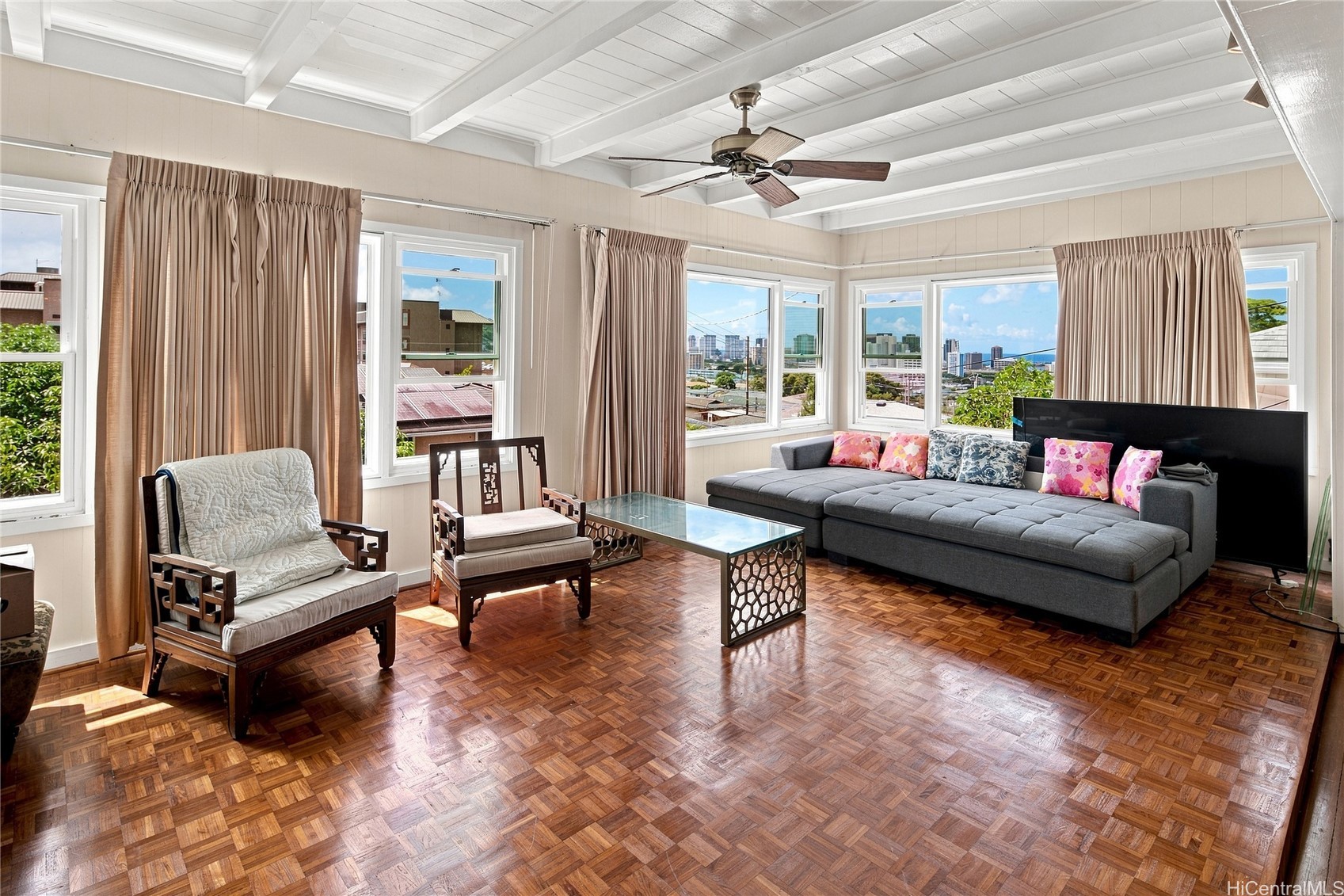 カカアコ・ダウンタウン | 654 D Walea Place, Honolulu, HI 96817