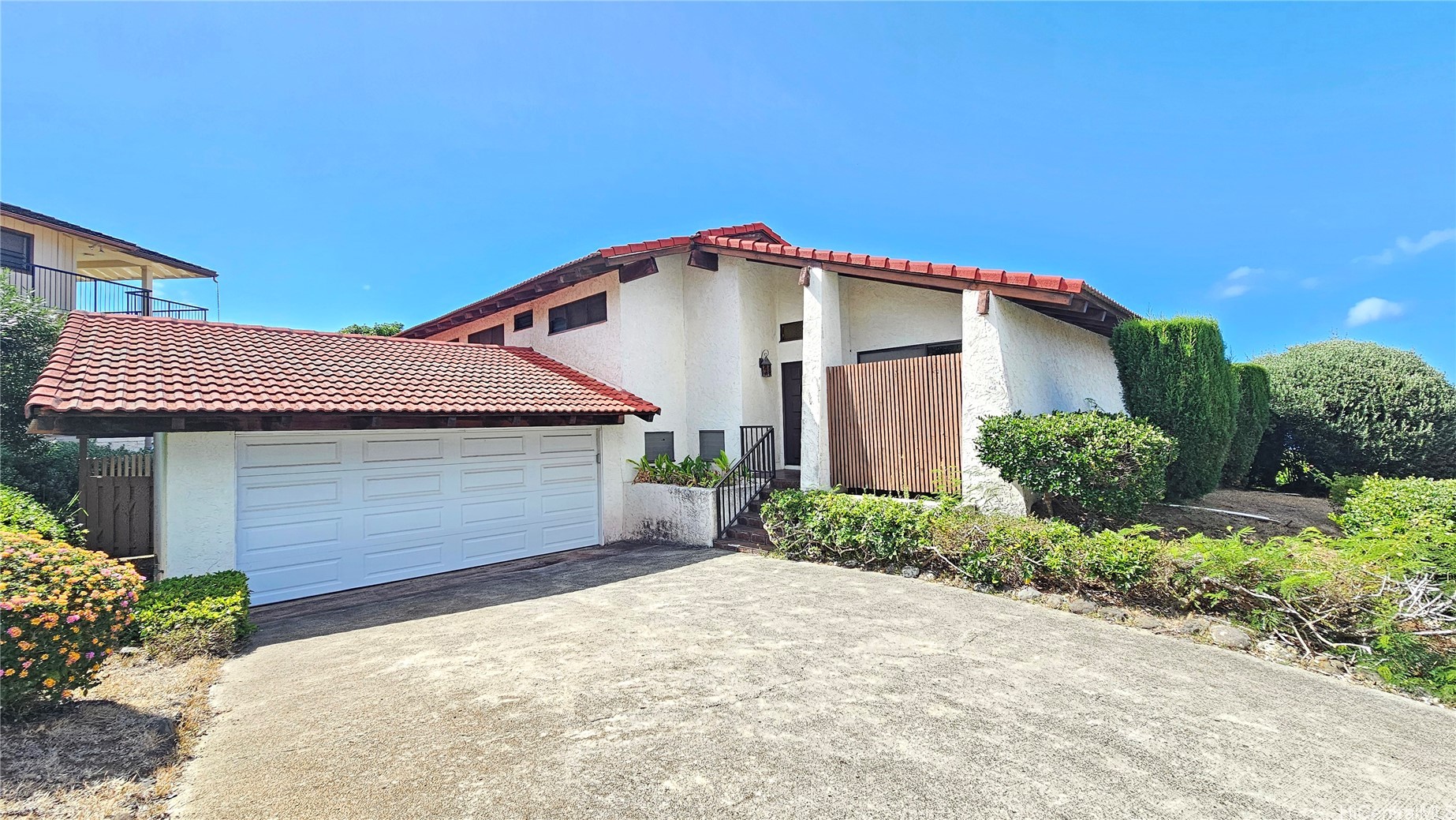 カハラ・ワイアラエ | 1621 Kuhilani Street, Honolulu, HI 96821
