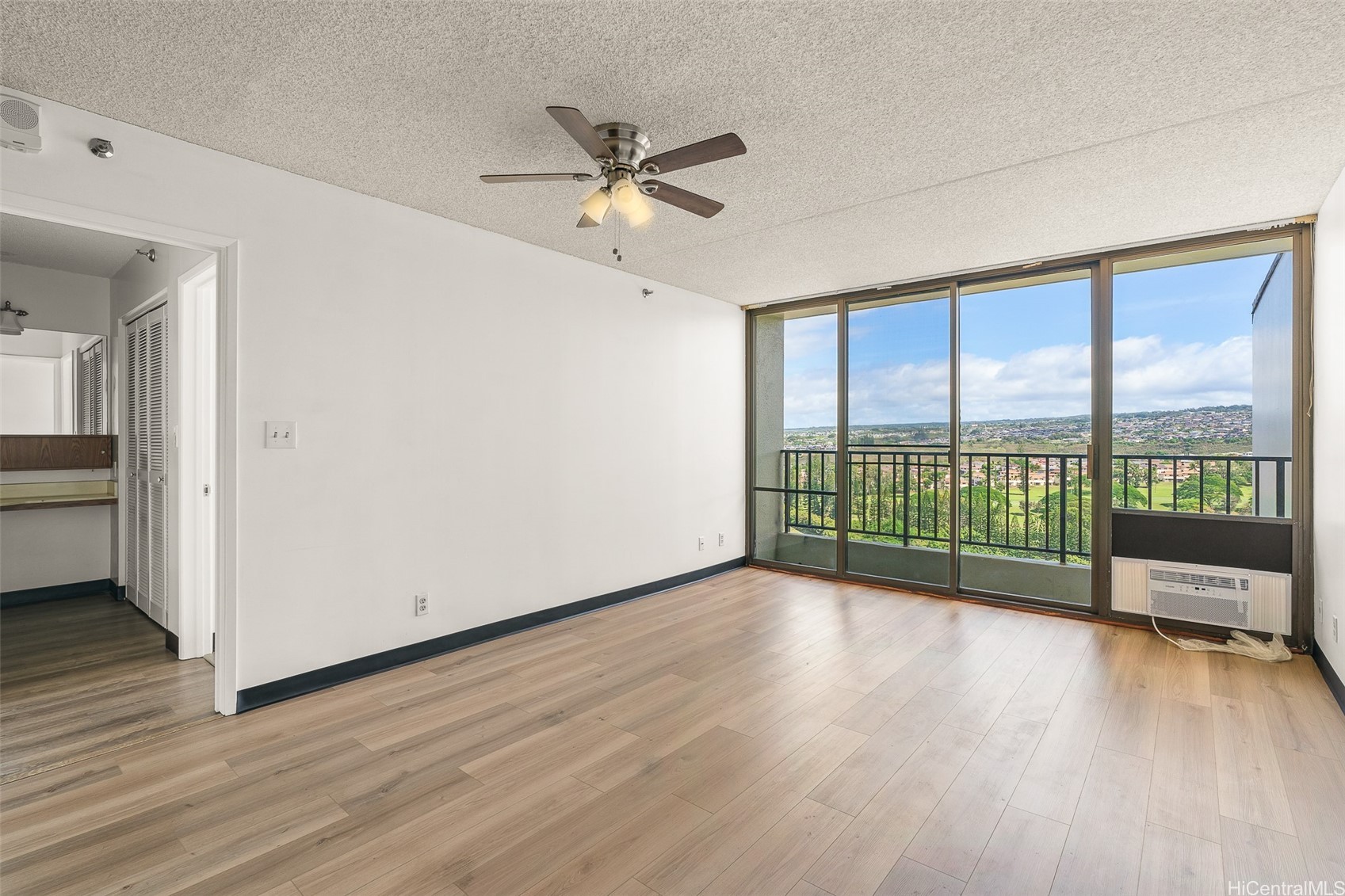 ソルトレイク | 98-402 Koauka Loop, Aiea, HI 96701