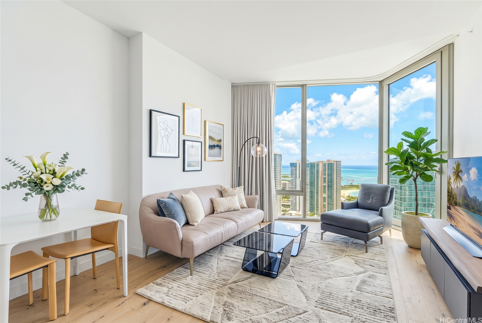 カカアコ・ダウンタウン | 1001 Queen Street, Honolulu, HI 96814