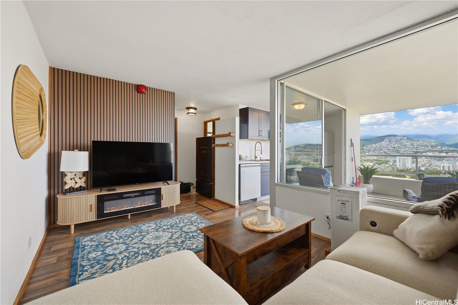 ワイキキ | 2421 Tusitala Street, Honolulu, HI 96815