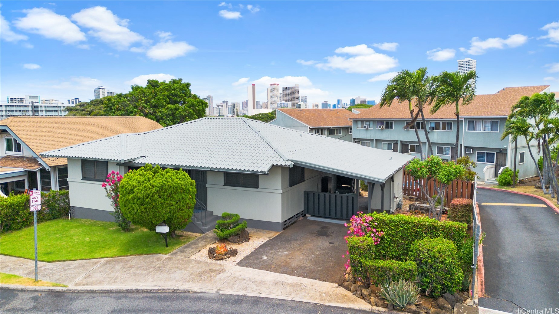 カハラ・ワイアラエ | 1018 2nd Avenue, Honolulu, HI 96816