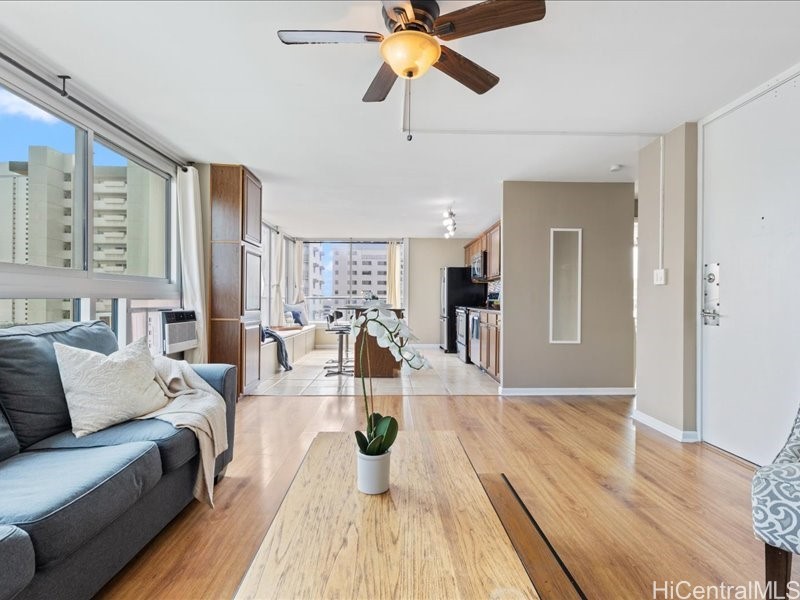 ワイキキ | 2421 Tusitala Street, Honolulu, HI 96815