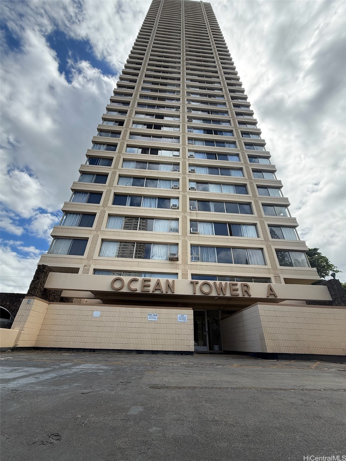 1060 Kamehameha Highway, Pearl City, HI 96782