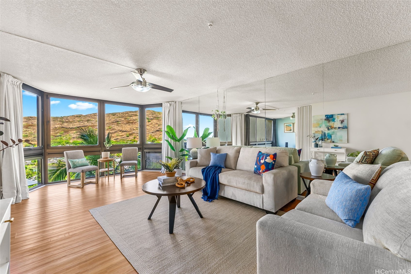 ハワイカイ | 501 Hahaione Street, Honolulu, HI 96825