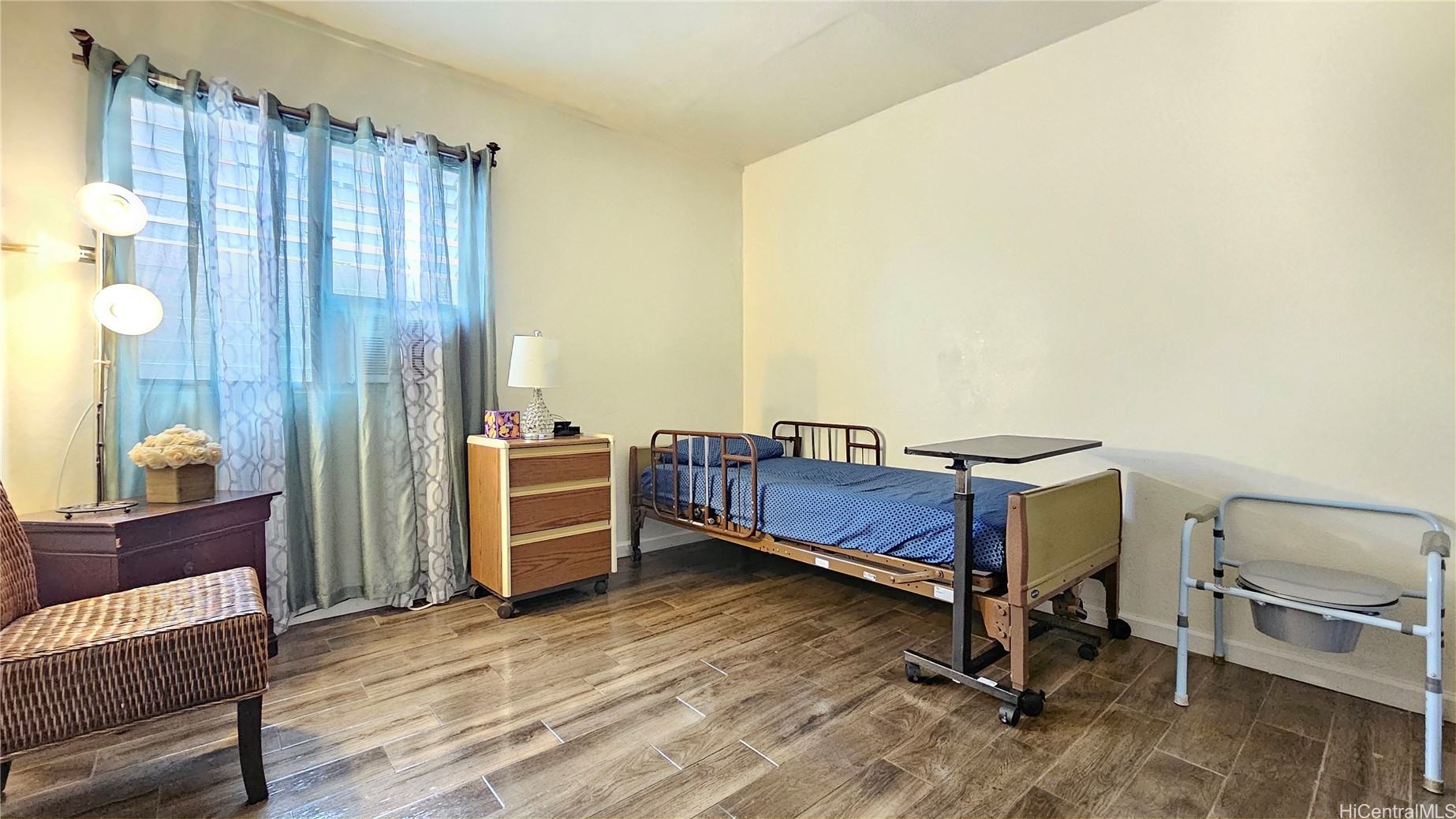 816 Lopez Lane, Honolulu, HI 96817
