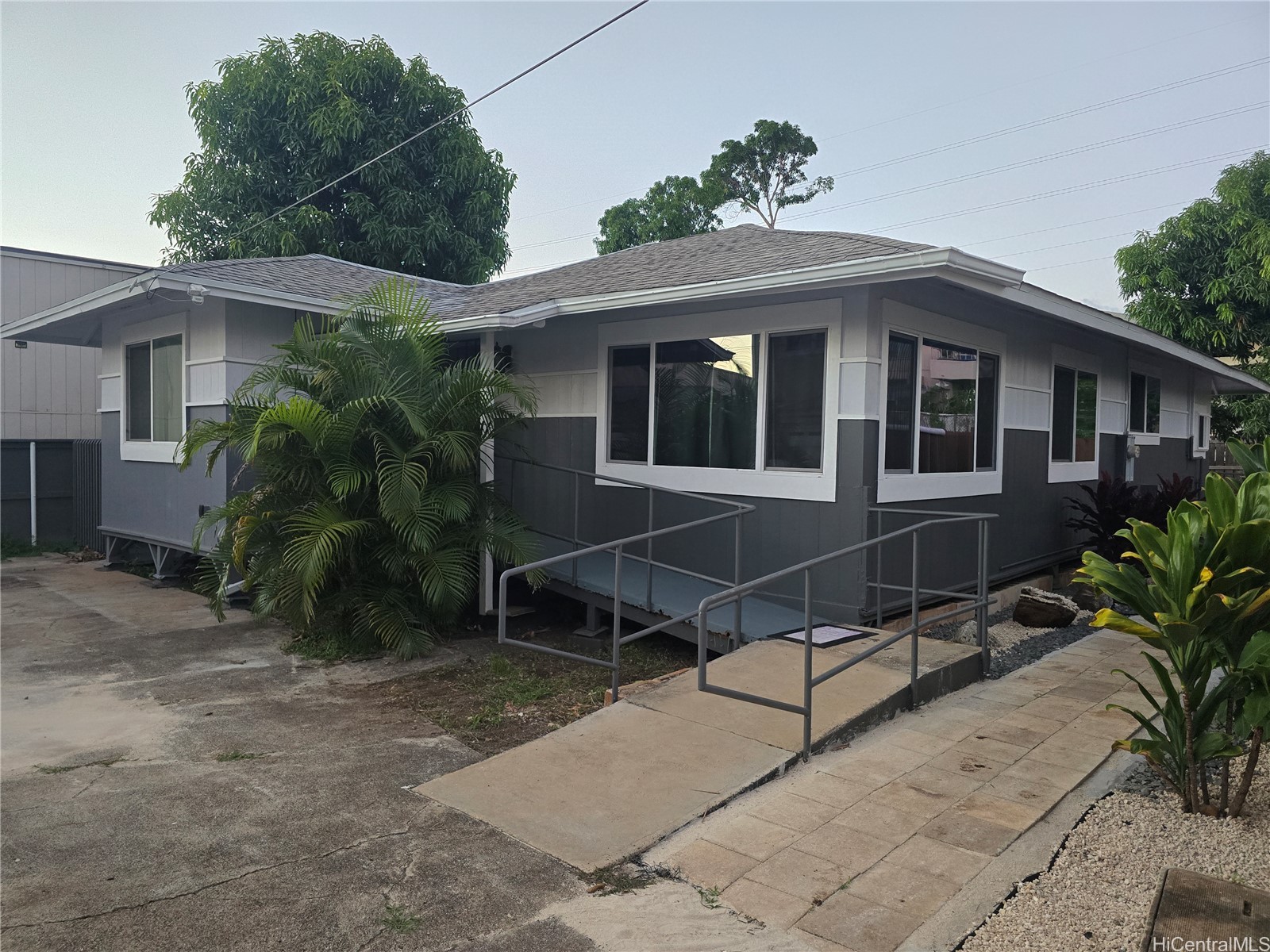 ソルトレイク | 98-005 Kaluamoi Place, Pearl City, HI 96782